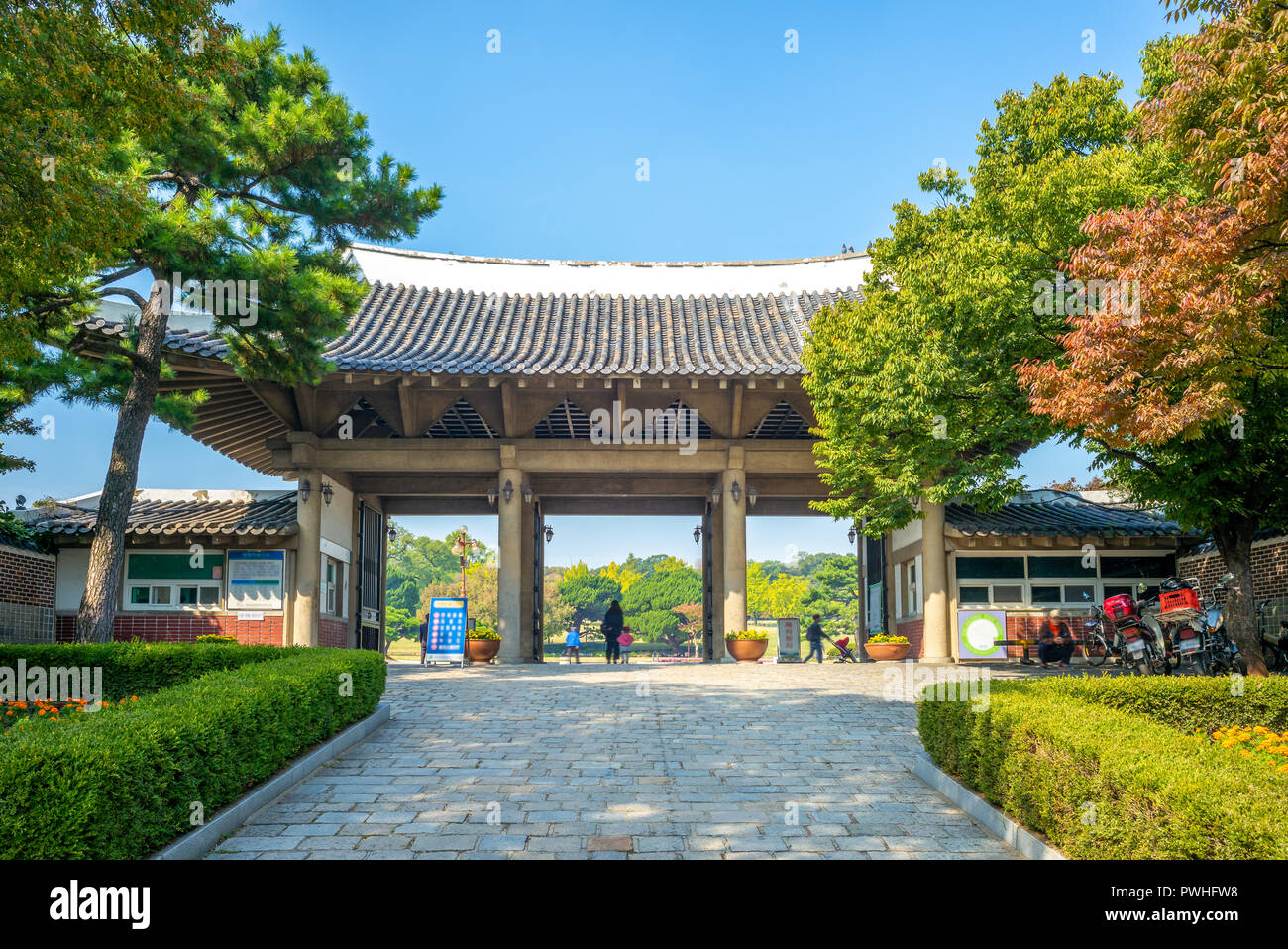 Cancello principale del Parco Dalseong a Daegu, Corea del Sud Foto Stock
