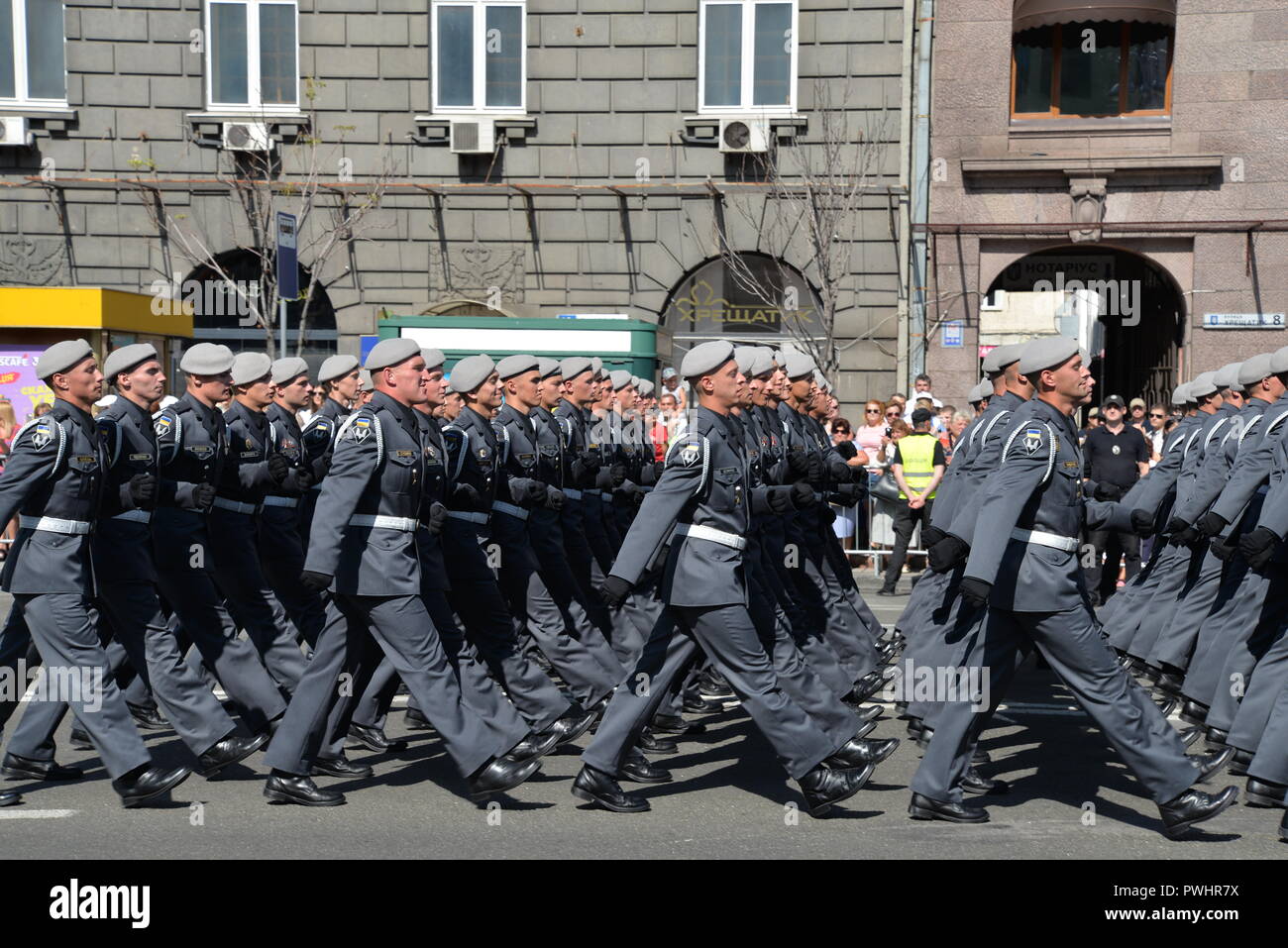 Kiev, Ucraina - 24 agosto 2018: le truppe delle forze speciali sfilano per la capitale ucraina durante una celebrazione di indipendenza del paese d Foto Stock