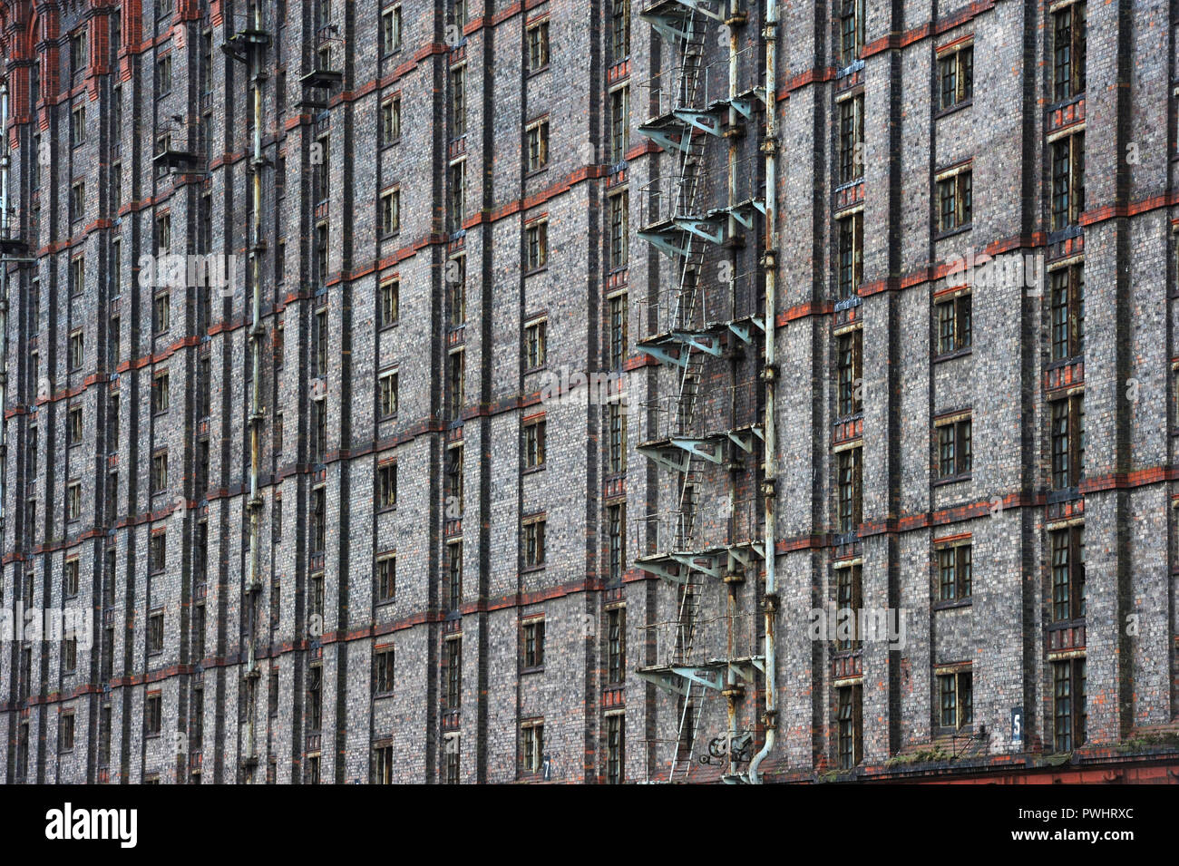 The Tobacco Warehouse in Stanley Dock, Liverpool Docks. Quando fu costruito nel 1901 era il più grande magazzino in mattoni del mondo Foto Stock