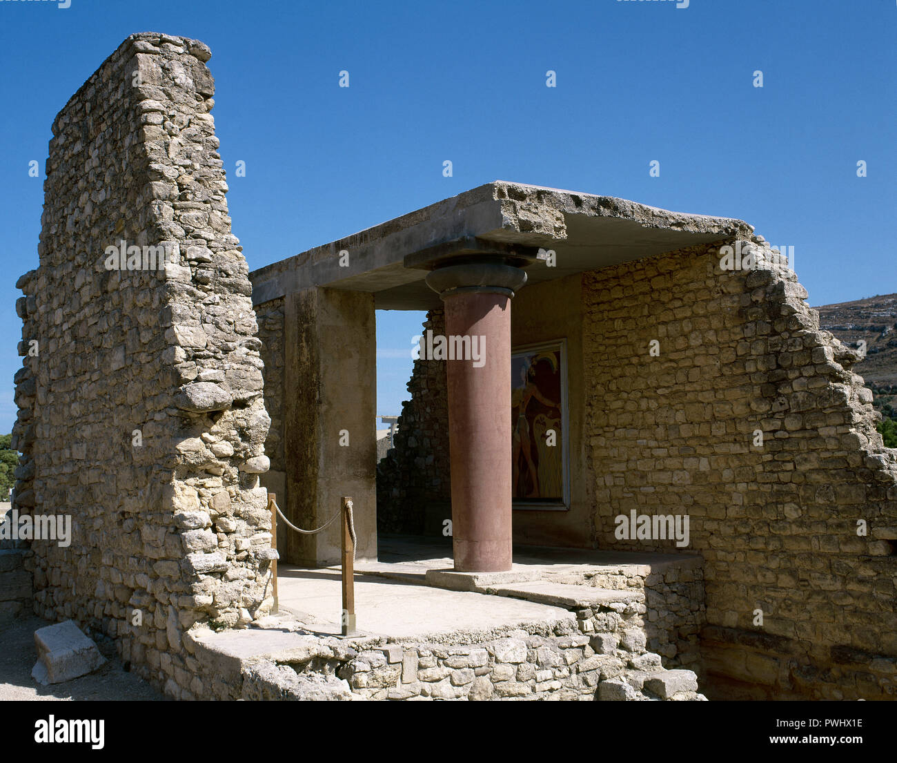 La Grecia. Creta. Palazzo di Cnosso (1700-1450 a.C.). Ingresso sud con un affresco del Giglio Principe. Foto Stock
