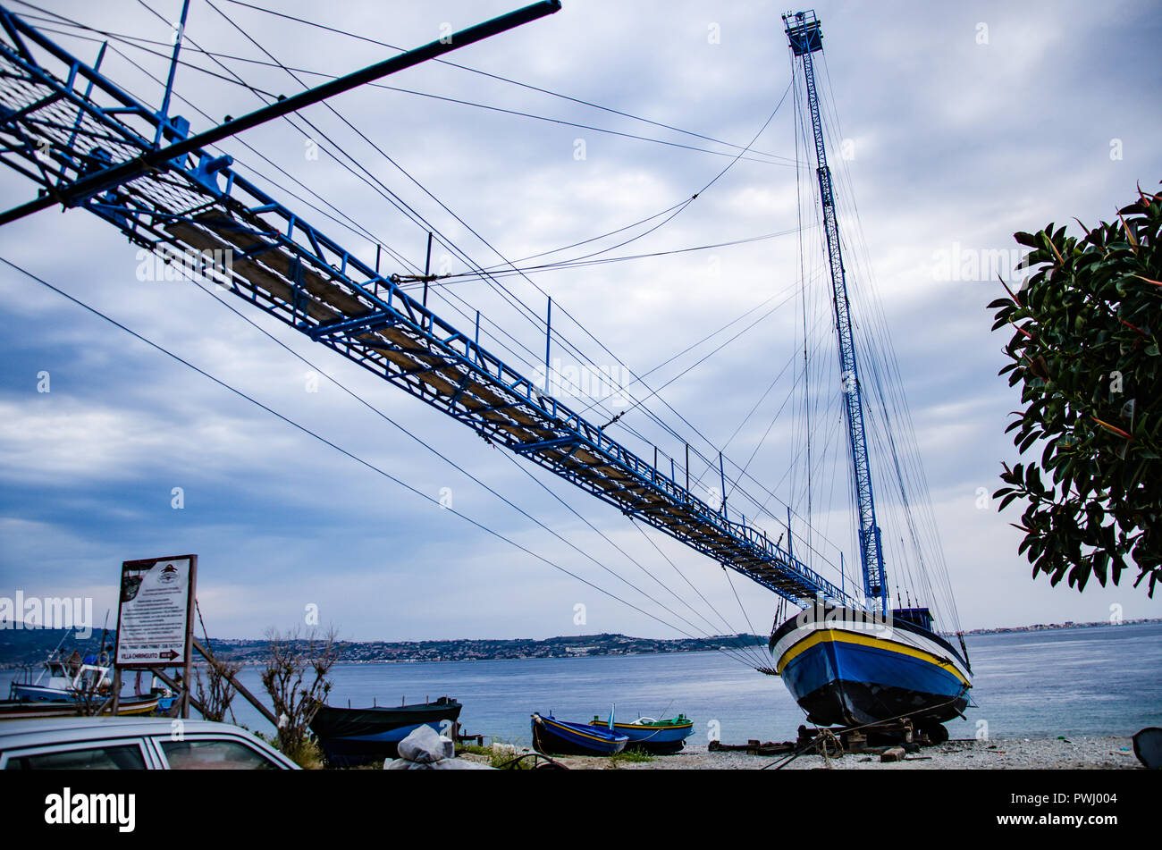 Reggio Calabria - Italy - Maggio 2018: Spadara un tipico del sud Italia pesca del pesce spada barca. Foto Stock