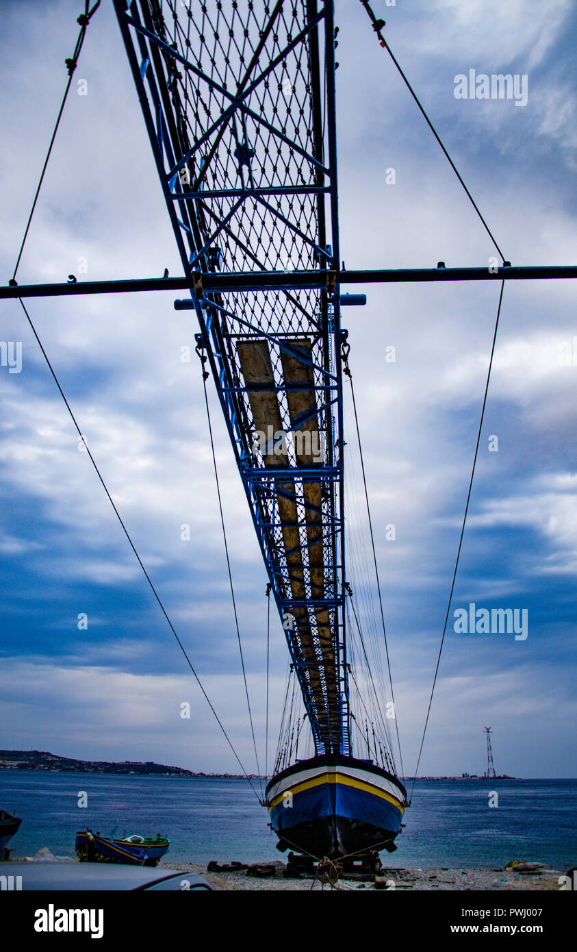 Reggio Calabria - Italy - Maggio 2018: Spadara un tipico del sud Italia pesca del pesce spada barca. Foto Stock