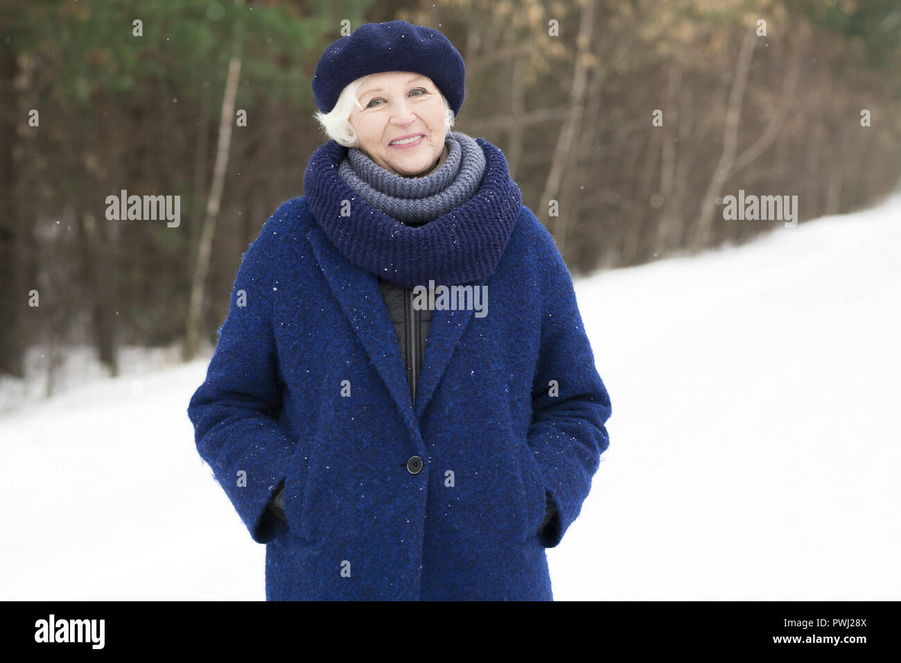 Ritratto di donna Senior in inverno Foto Stock