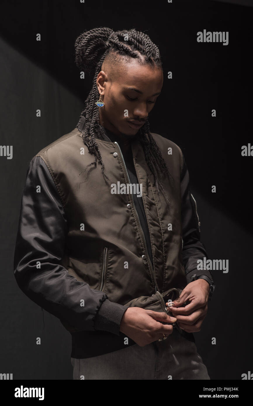 La moda maschile immagini del modello Nowles Adams Foto Stock