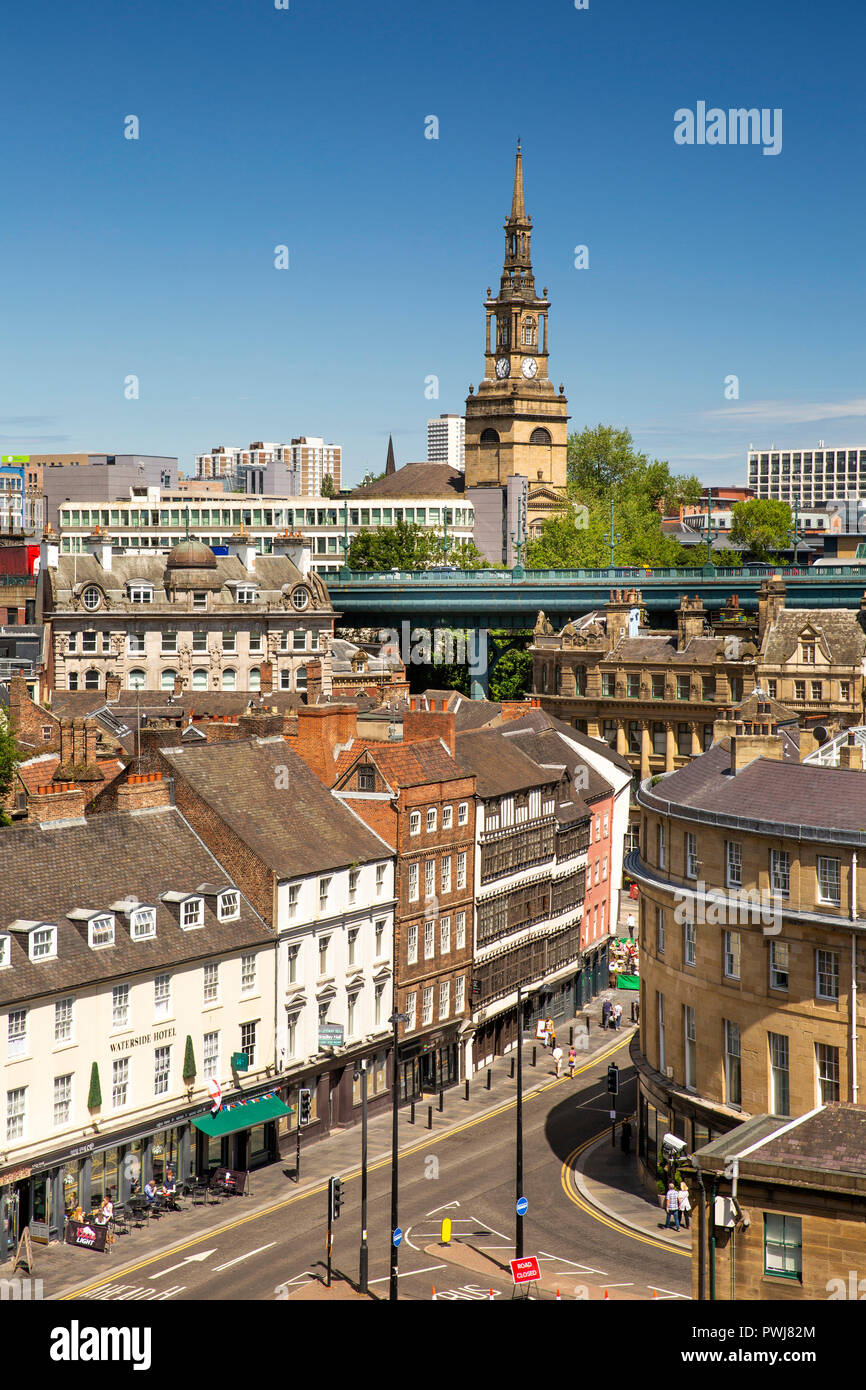 Regno Unito, Inghilterra, Tyneside, Newcastle upon Tyne, Sandhill e Chiesa di Tutti i Santi, vista in elevazione dal livello alto ponte Foto Stock