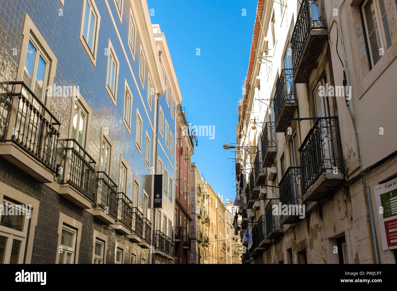 R. da Oliveira ao Carmo 8, Lisbona, Portogallo Foto Stock