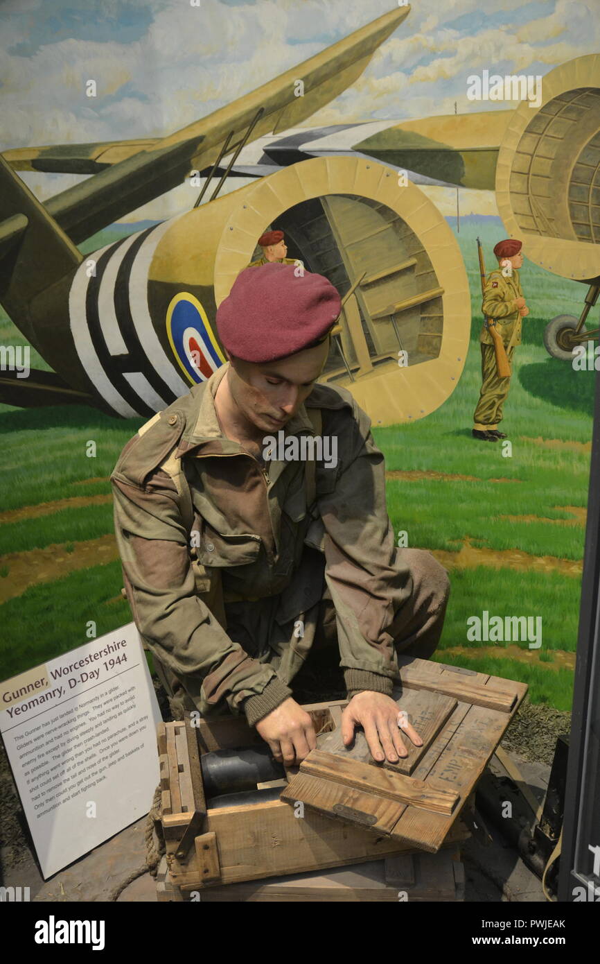 Artigliere, Worcester Yeomanry, D-Day 1944. Durante la Seconda guerra mondiale l'Aviosuperficie scena Worcester Museo e Galleria d'arte, Worcester, England, Regno Unito Foto Stock