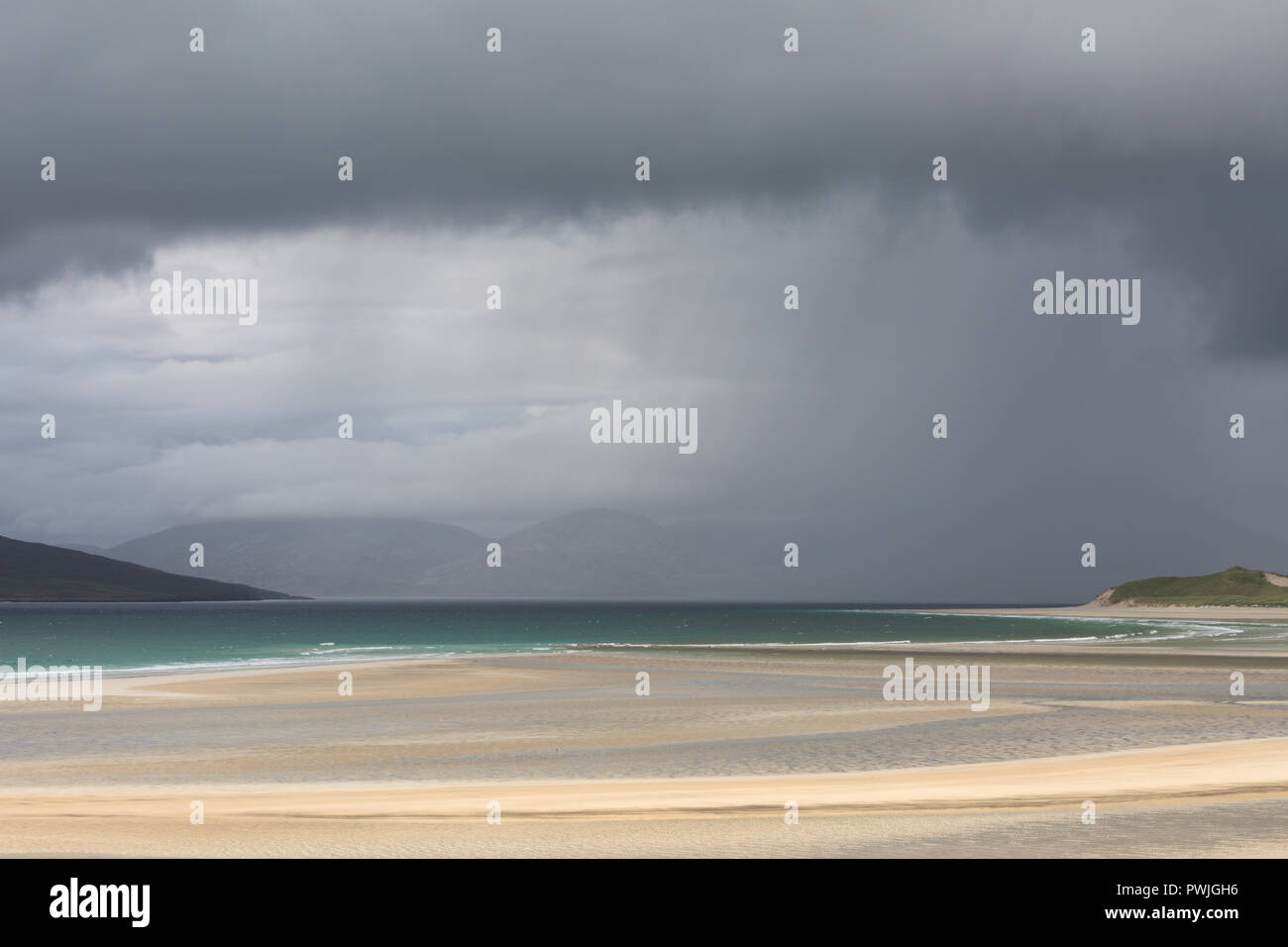 Spiaggia Seilebost cercando di fronte alla penisola Luskentire, Harris, Scozia Foto Stock