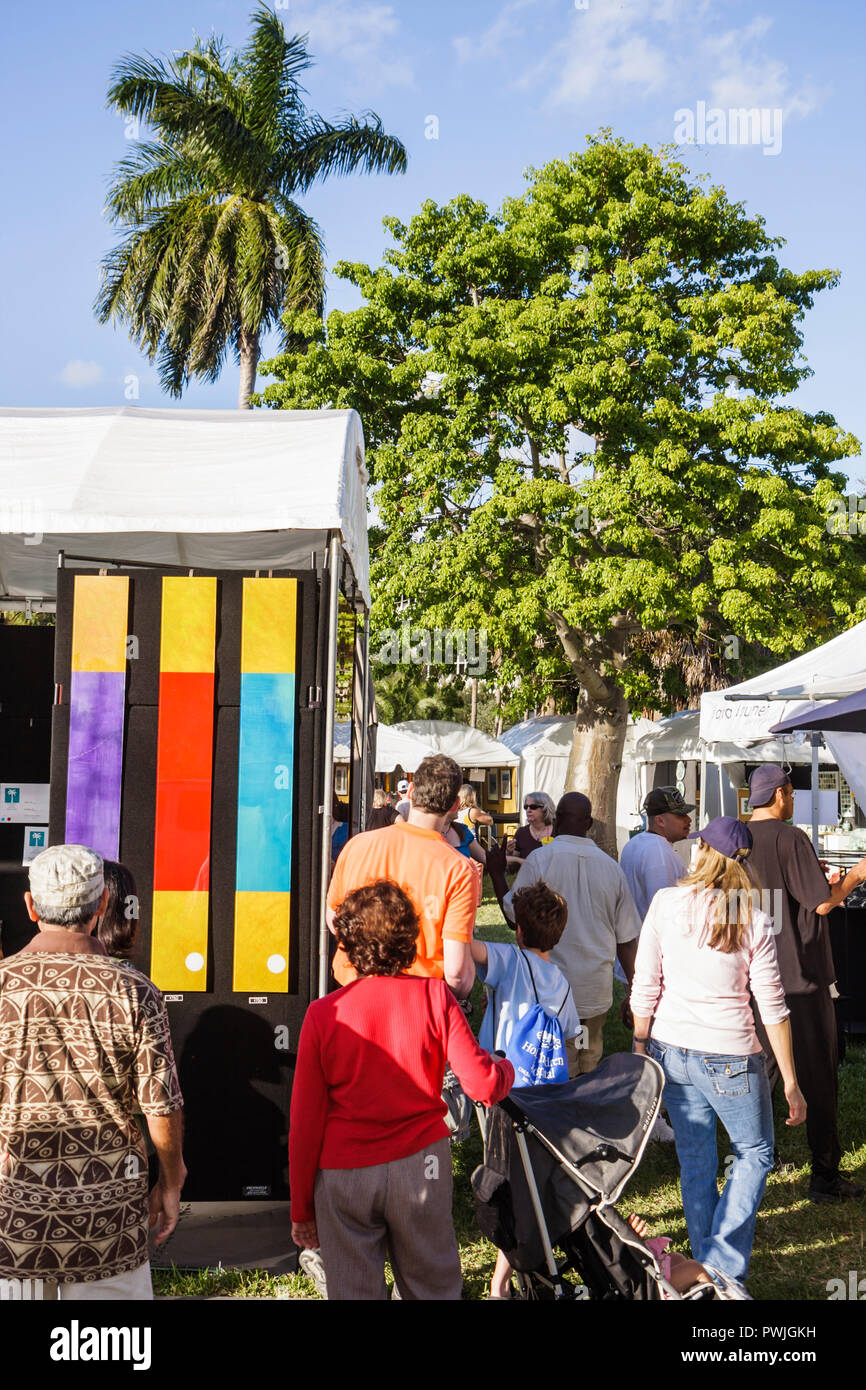 Miami Florida,Coral Gables,University of Miami,Beaux Arts Festival of Art,Juried show,community event,crowd,men,women,exhibition collection,ar Foto Stock