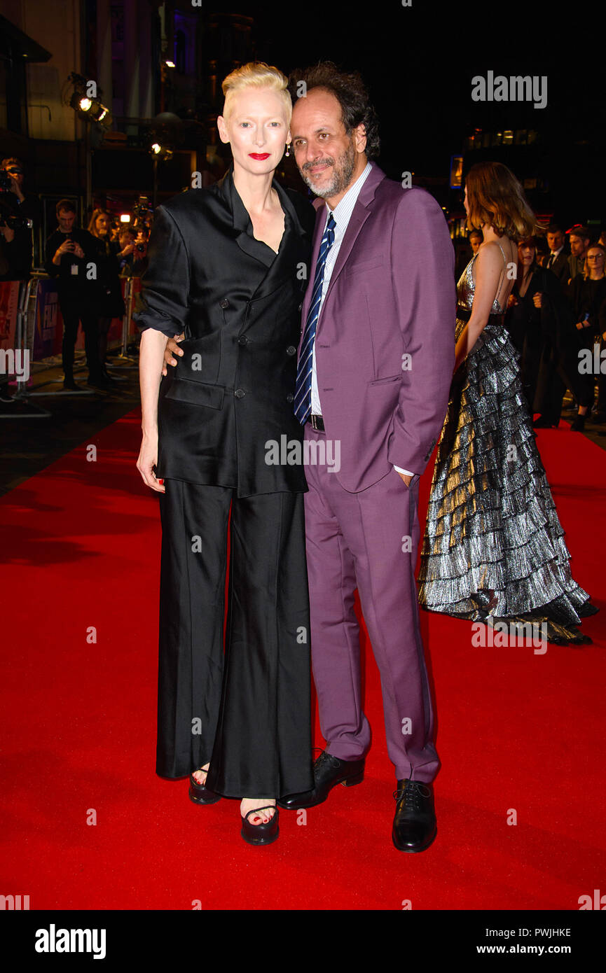 Tilda Swinton e Luca Guadagnino frequentando il Suspiria Premiere come parte del BFI London Film Festival di Cinema Cineworld a Londra. Foto Stock