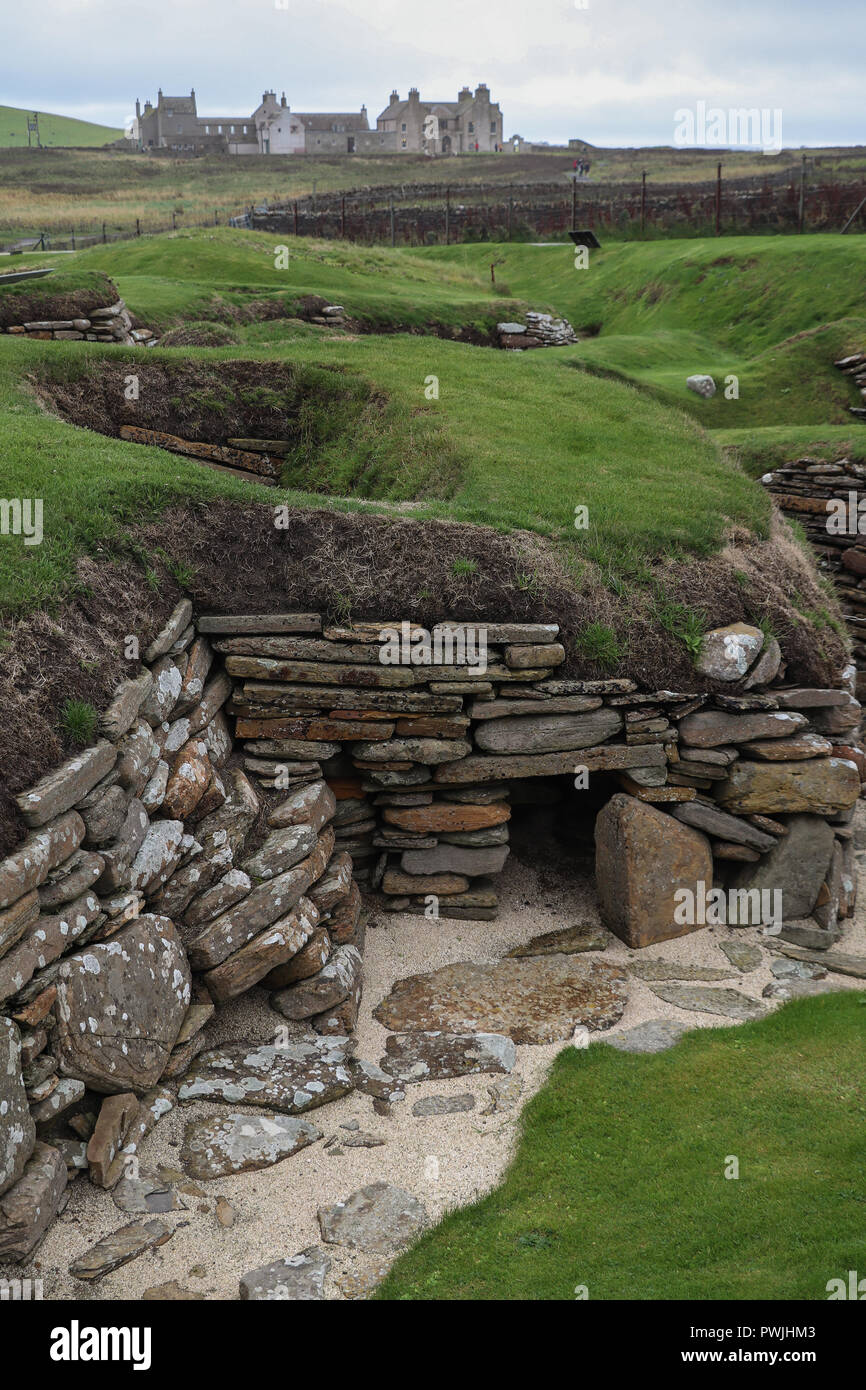 5000 anni di insediamenti umani, dal minuscolo case di Skara Brae (3100 BC) di Skaill House (1620 AD) in una foto su Orkney continentale, Scotland, Regno Unito. Foto Stock