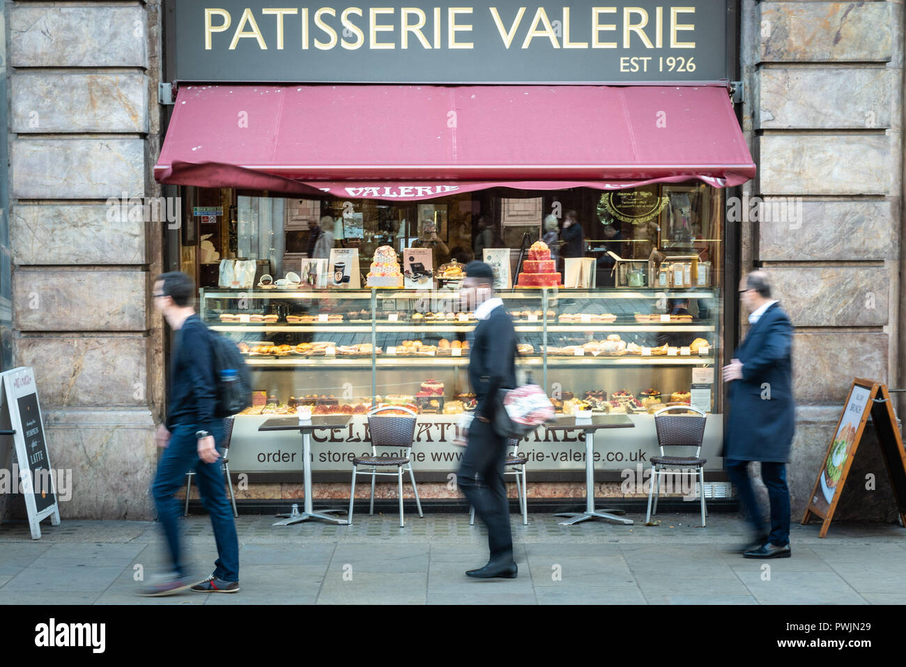 Piccadilly / St James Street, Londra, Regno Unito. Il 7 ottobre 2018. Chris Marsh, il capo delle finanze di Patisserie Valerie, secondo come riferito è stato arrestato lo scorso praticamente Foto Stock