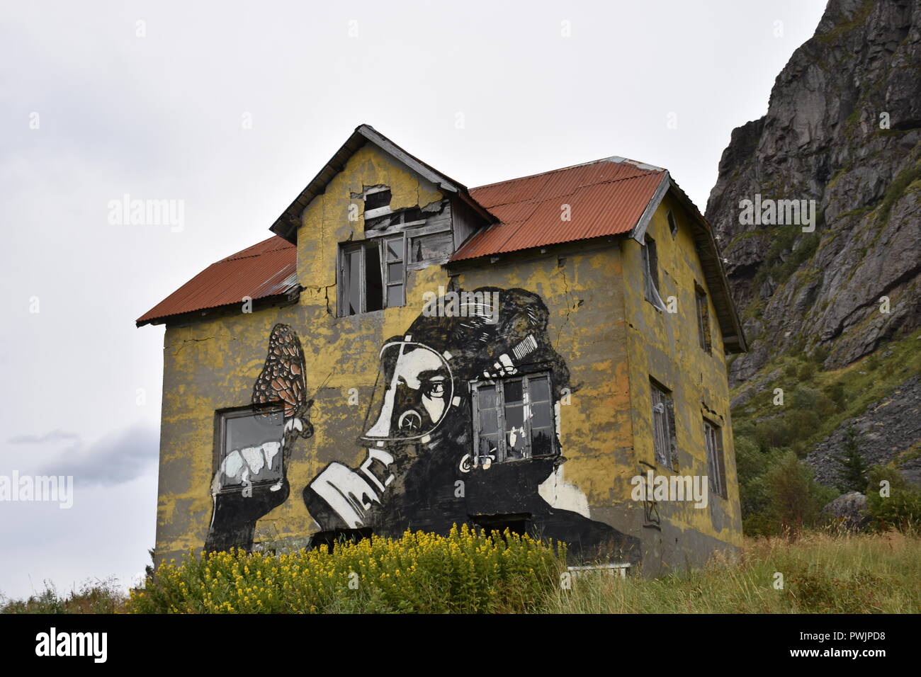 Norwegen, Lofoten, Gimsøy, ruine, Haus, Holzhaus, verfallen, verlassen, Verteilerkasten, Sicherung, Stromleitung, Küche, E-allevamento, Fenster, Einsturz Foto Stock