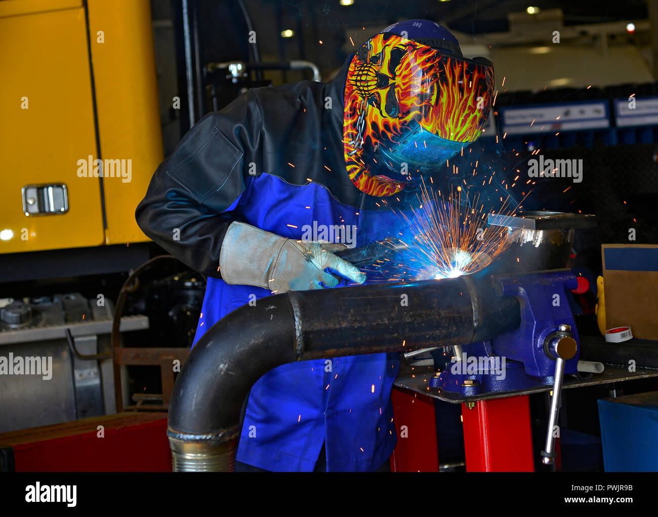 Metallo lavoratori la fabbricazione di prodotti di acciaio Foto Stock