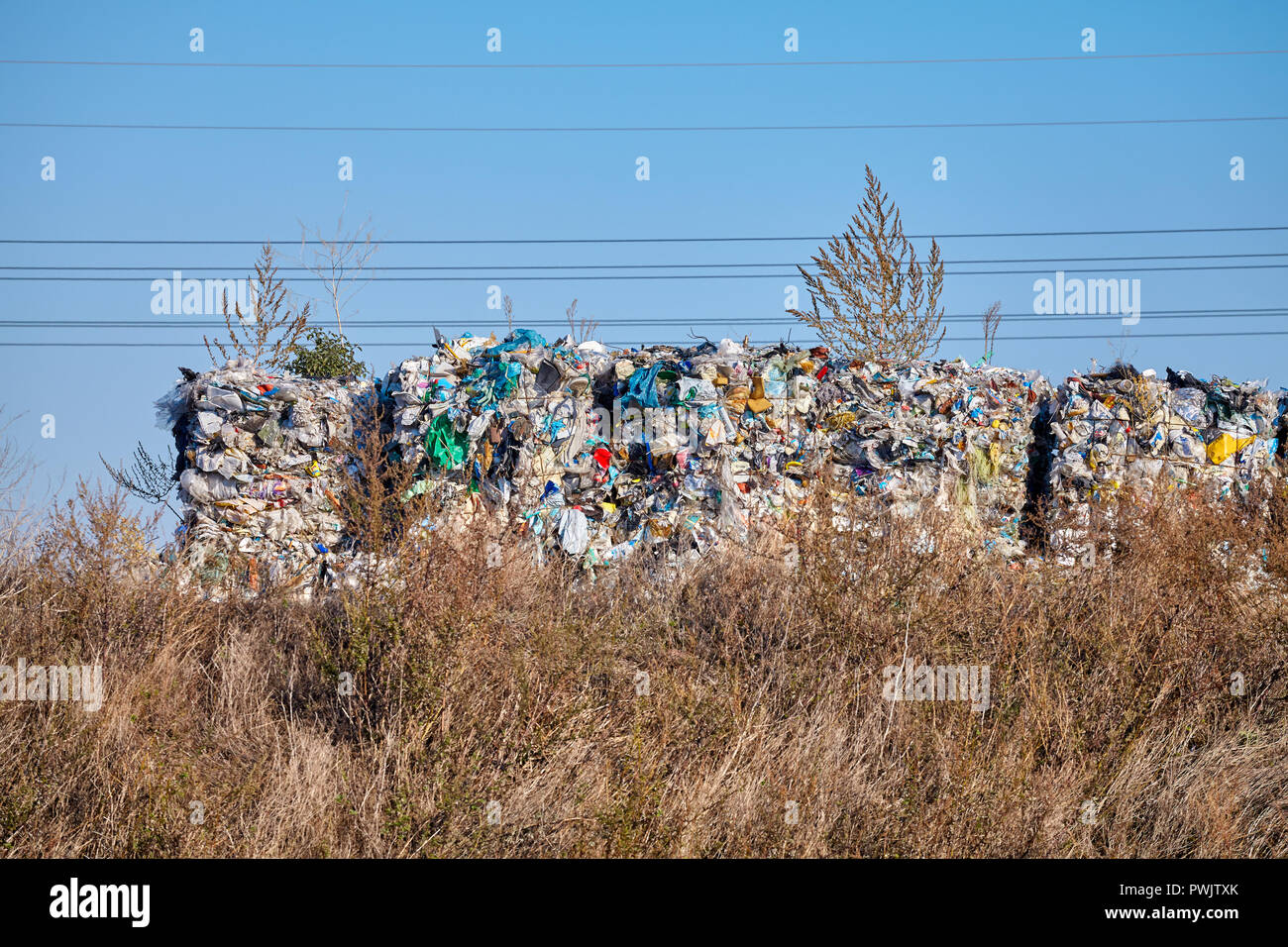 Immagine di un dump di nascosto sito, concetto ambientale. Foto Stock