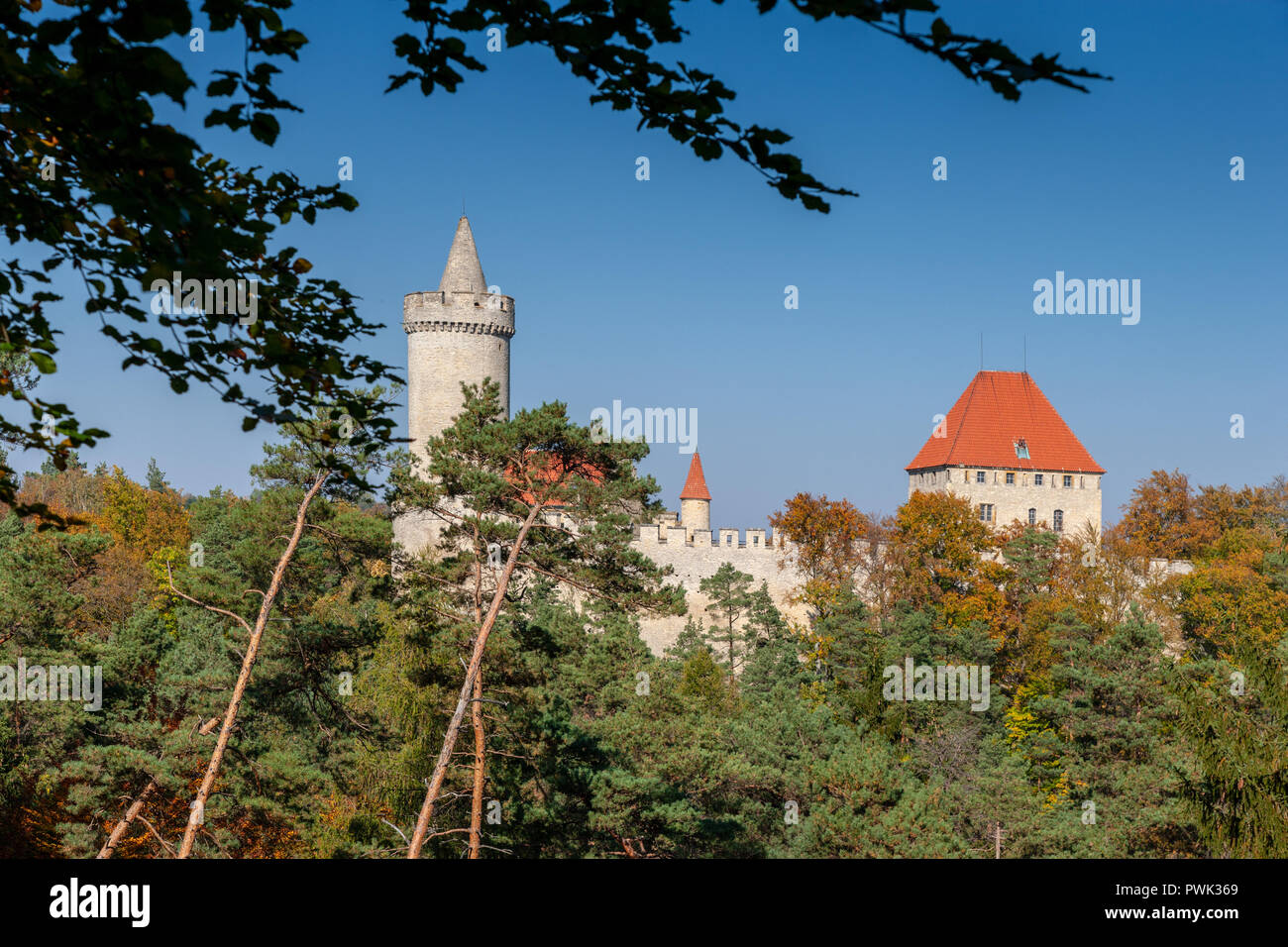 Hrad Kokořín (národní kulturní památka), Kokořínský důl, CHKO Kokořínsko, Česka republika / Castello di Kokorin (nazionale punto di riferimento culturale), Kokorin valle Foto Stock