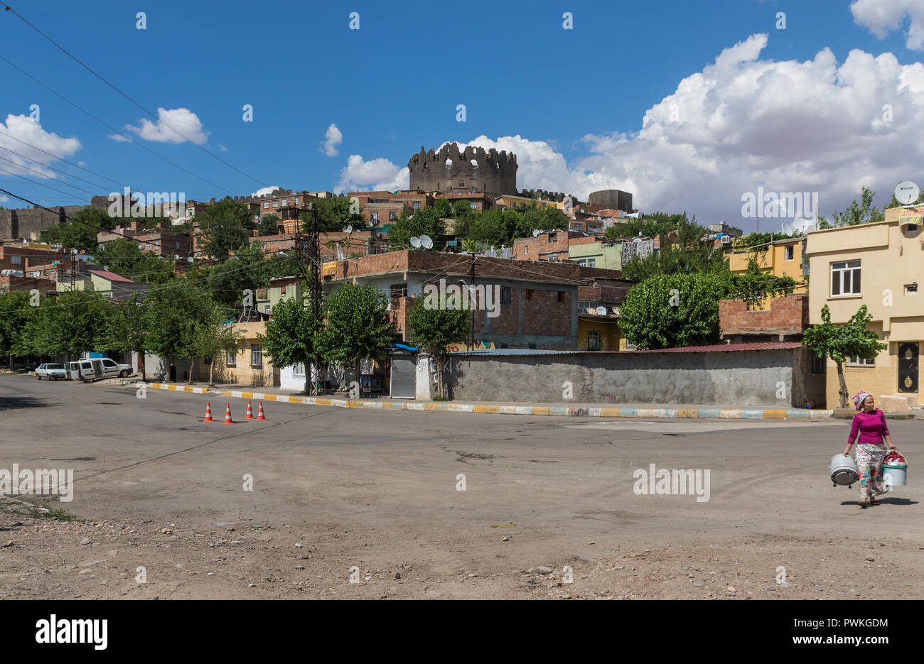 Diyarbakir, Turchia - considerata la capitale curda della Turchia, Diyarbakir è una città meravigliosa con fantastiche mura che circondano la città vecchia Foto Stock