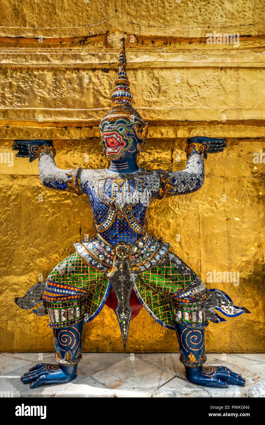 Yaksha Guardian, Wat Phra Kaew, Bangkok, Thailandia Foto Stock