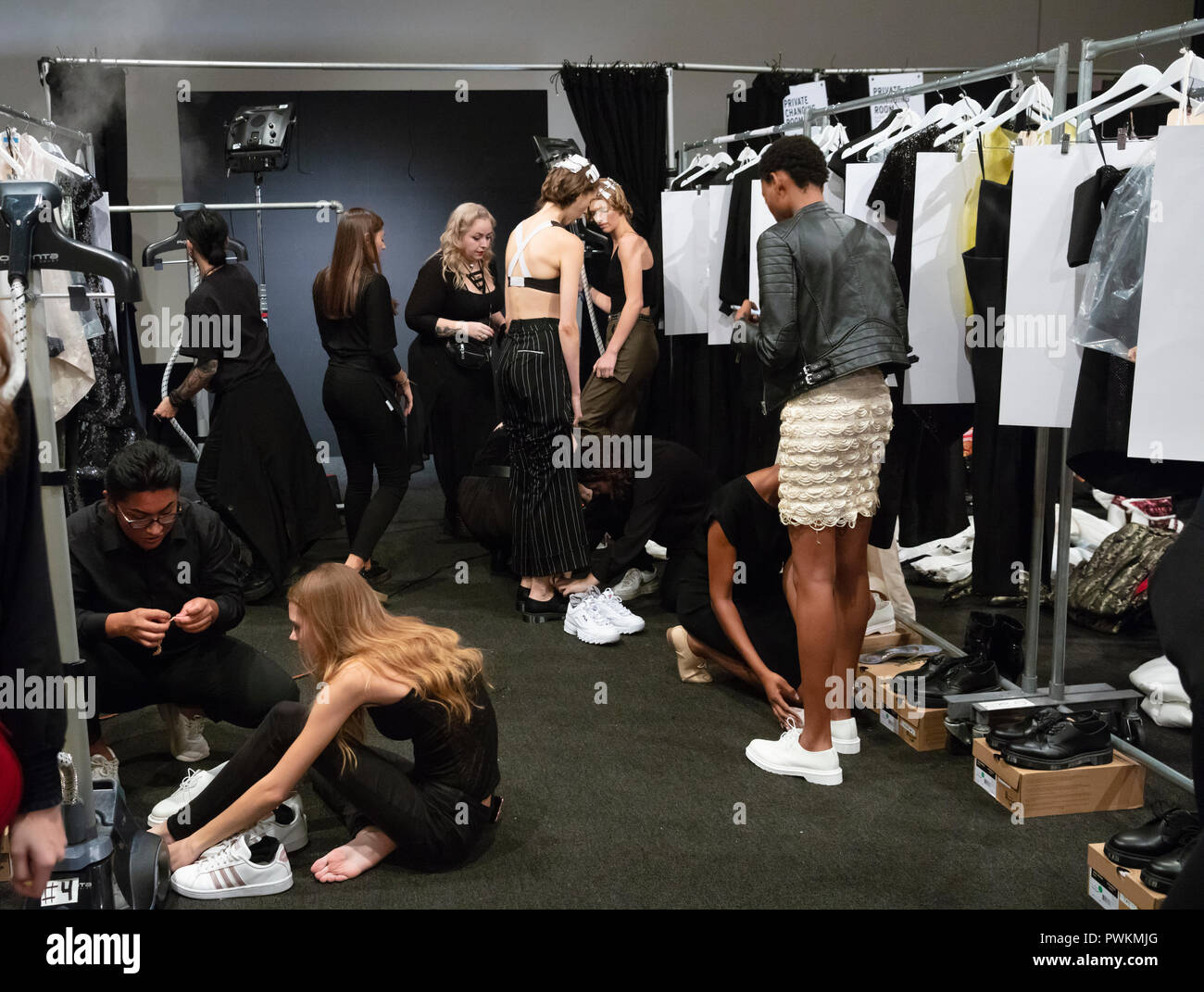 New York, NY - 11 Settembre 2018: una vista del backstage atmosfera prima di Hogan McLaughlin Primavera Estate 2019 fashion show durante la New York Fash Foto Stock