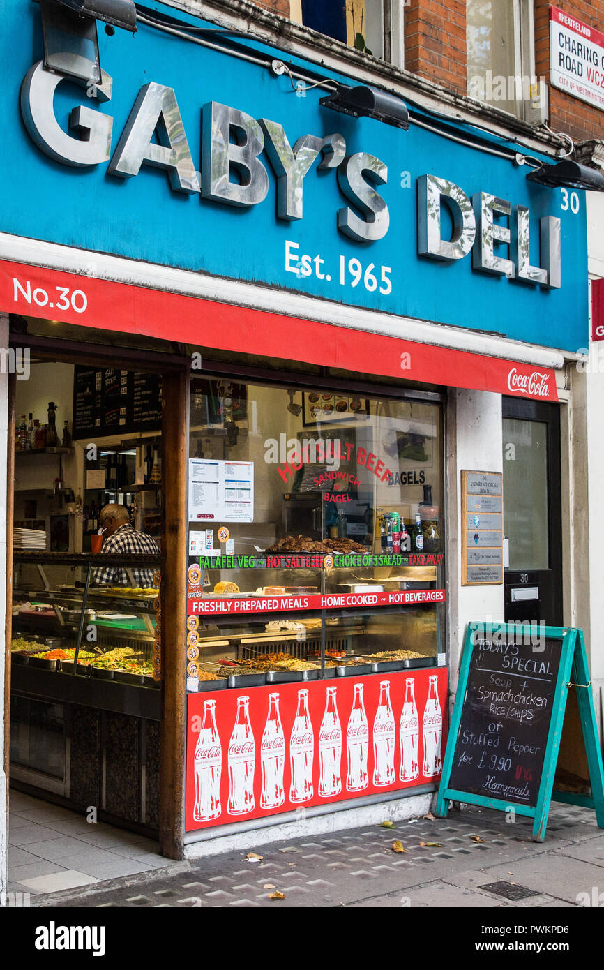 Londra, Regno Unito. 16 ottobre, 2018. Gaby's Deli su Charing Cross Road. Foto Stock