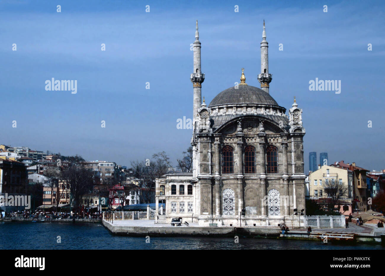 La Moschea Ortokay sul Bosforo,Istanbul, Turchia Foto Stock