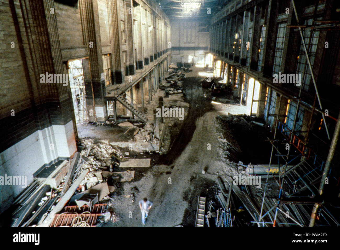 Battersea Power Station - Turbine Hall "A" durante il mese di settembre 1988 Foto Stock