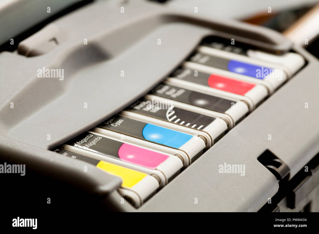 Stampanti a colori a getto di inchiostro della testa di stampa e le cartucce di inchiostro, close up - USA Foto Stock