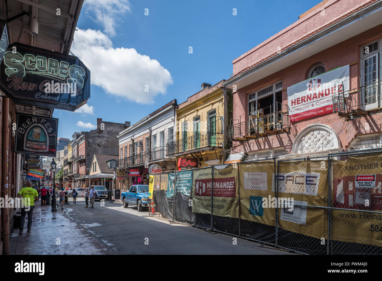 Edifici su Bourbon Street nel Quartiere Francese Foto Stock