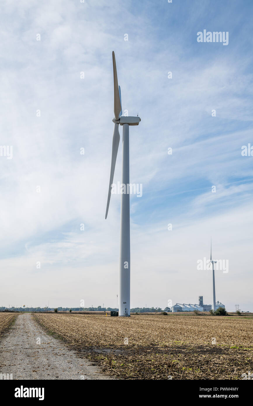 Le turbine eoliche nelle aree rurali Illinois Foto Stock