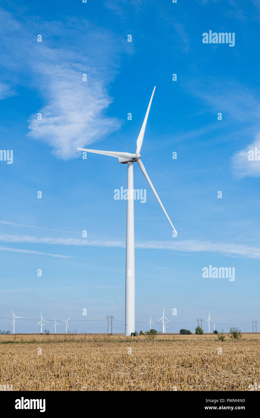 Le turbine eoliche nelle aree rurali Illinois Foto Stock