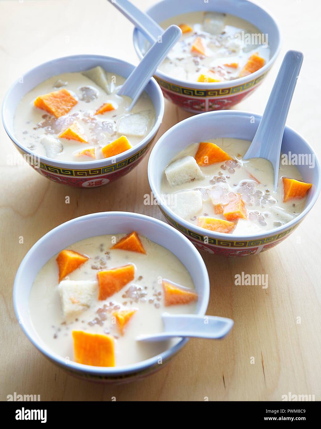 Bubur Cha Cha (dolce zuppa di cocco, Malesia) Foto Stock