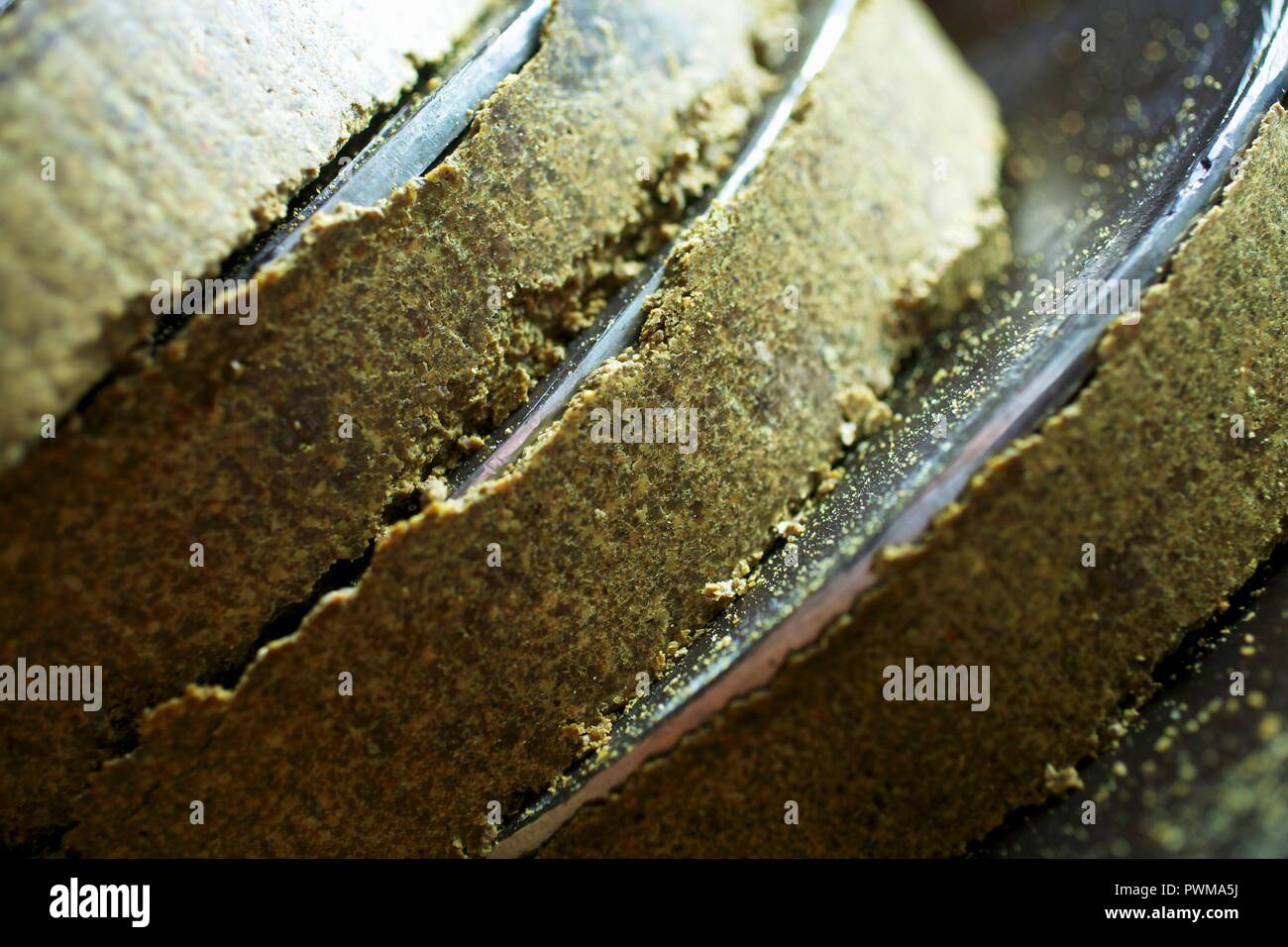 I semi di zucca olio essendo realizzati Foto Stock