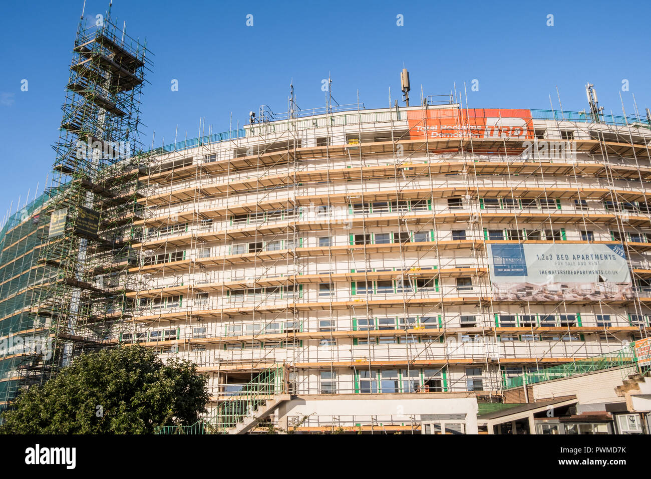 Riqualificazione edilizia. La conversione di un blocco di uffici in appartamenti residenziali, West Bridgford, Nottinghamshire, England, Regno Unito Foto Stock