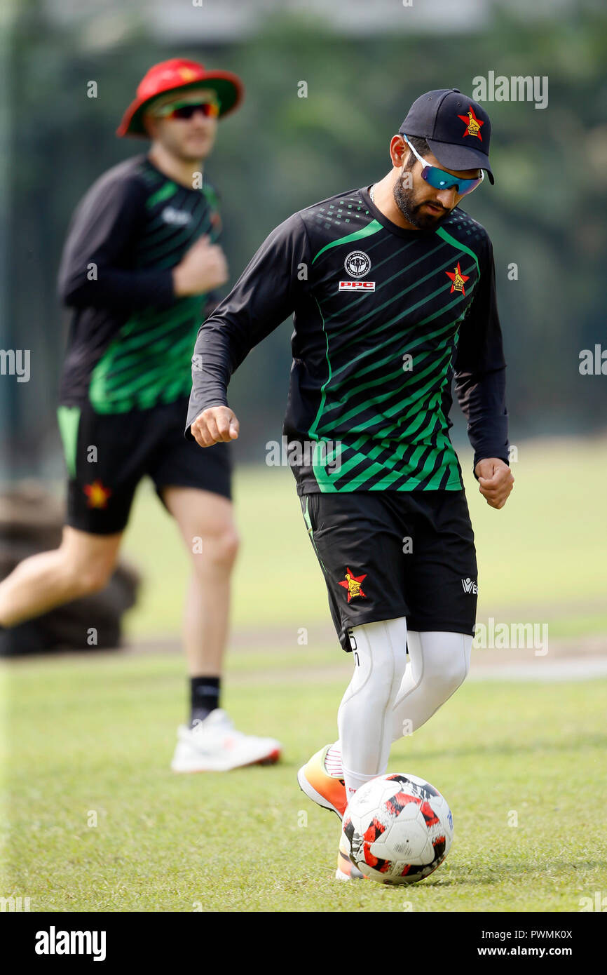 Zimbabwe Cricket assiste sessione di pratica a BCB Academy Terreno in Mirpur, Dhaka, Bangladesh. Come sono arrivati a Dhaka il 16 ottobre. Ottobre 17, Foto Stock