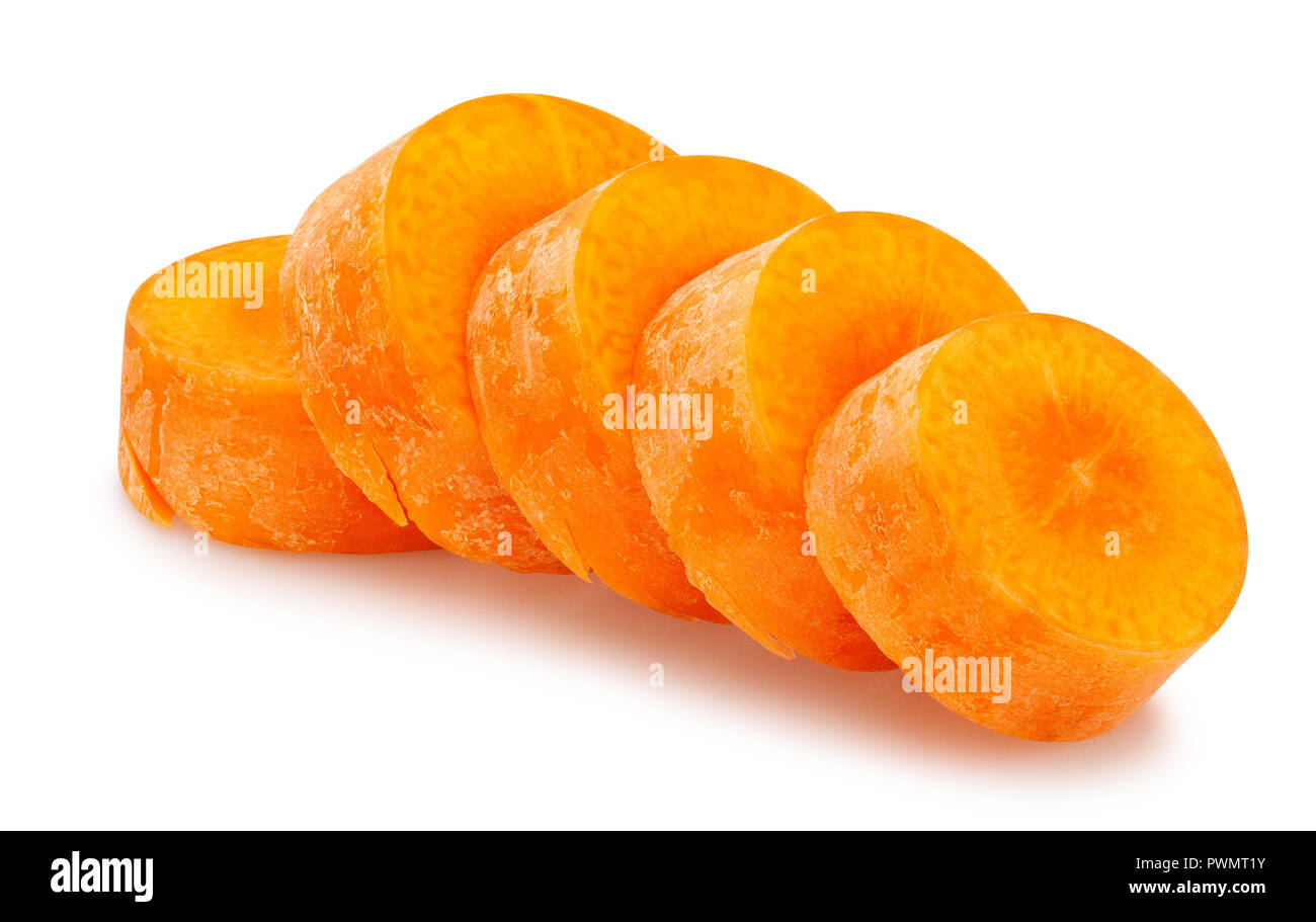 Le carote affettate il percorso isolato Foto Stock