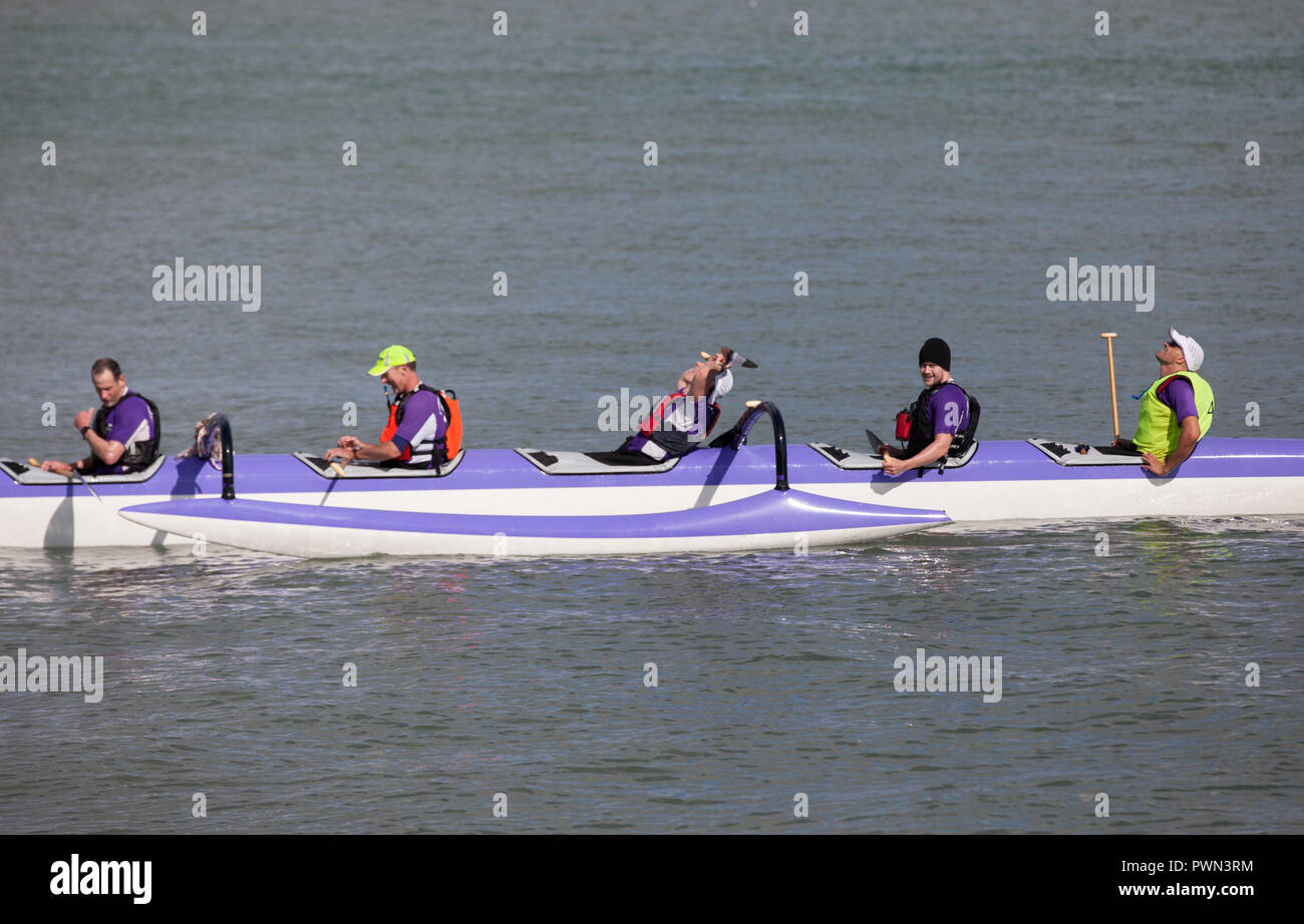 I vincitori di una gara di dragon boat Foto Stock