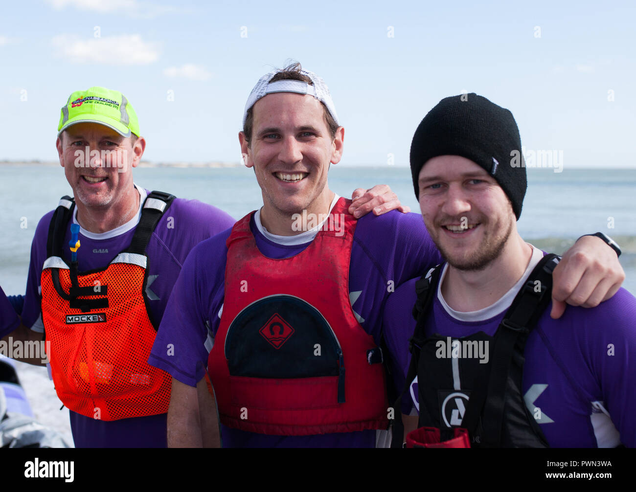 Ritratto di gruppo di vincitori di una gara di dragon boat Foto Stock