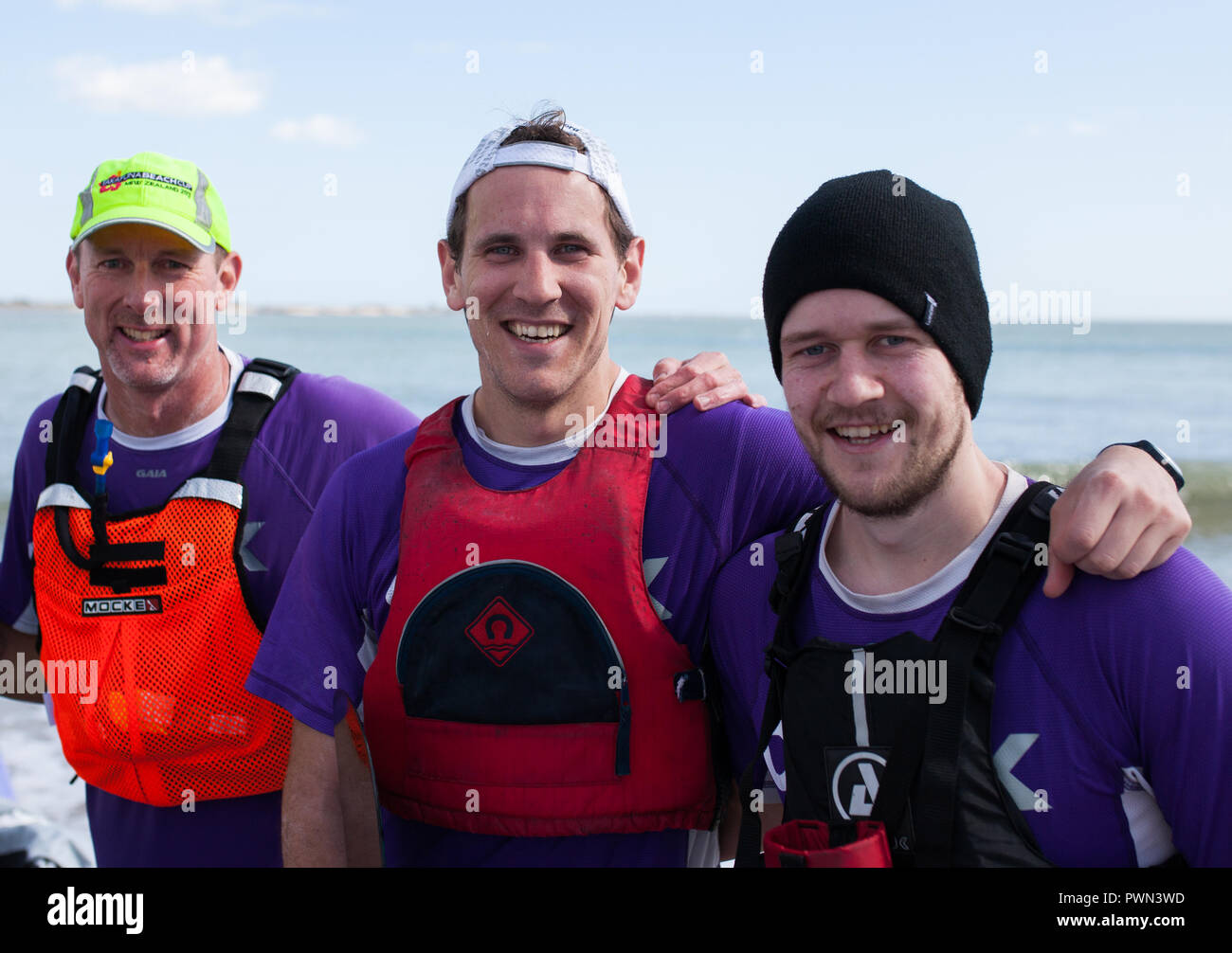 Ritratto di gruppo di vincitori di una gara di dragon boat Foto Stock