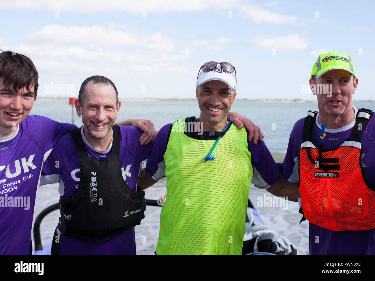 Ritratto di gruppo di vincitori di una gara di dragon boat Foto Stock