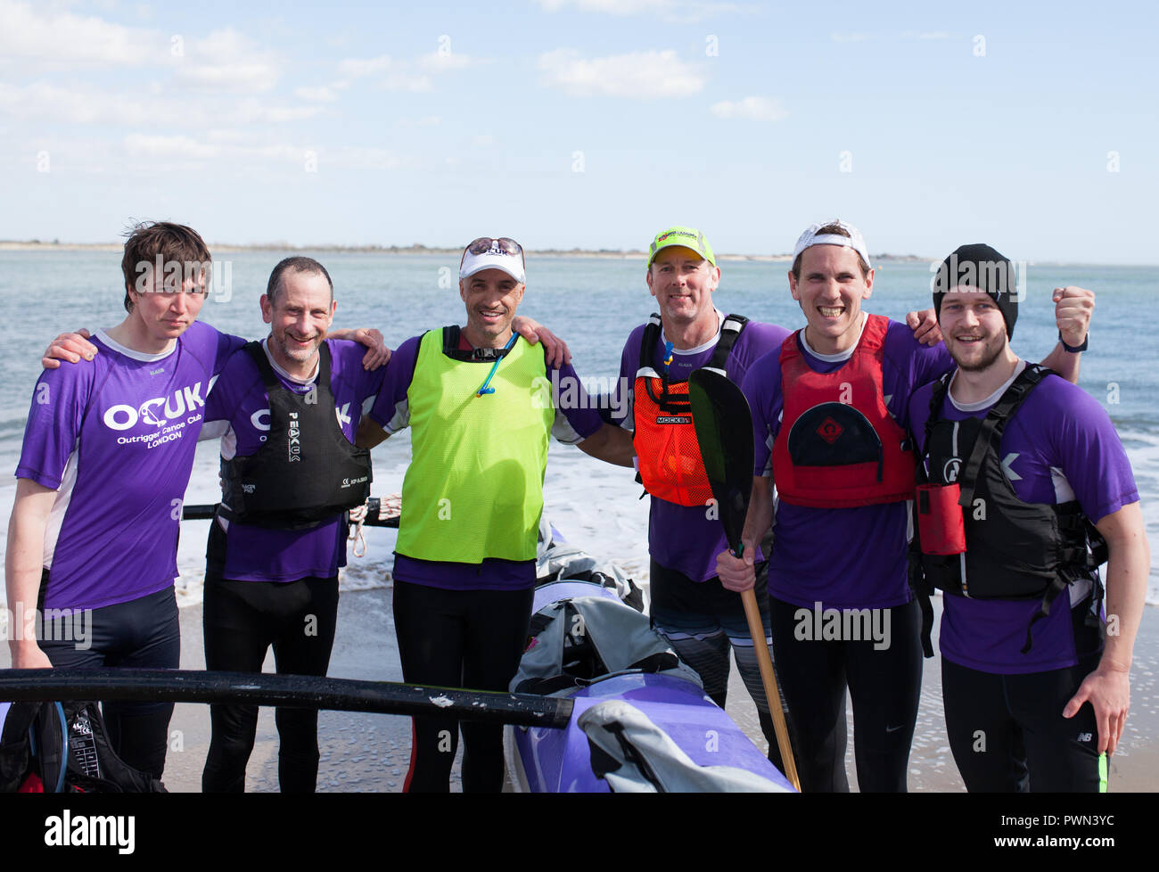 Ritratto di gruppo di vincitori di una gara di dragon boat Foto Stock