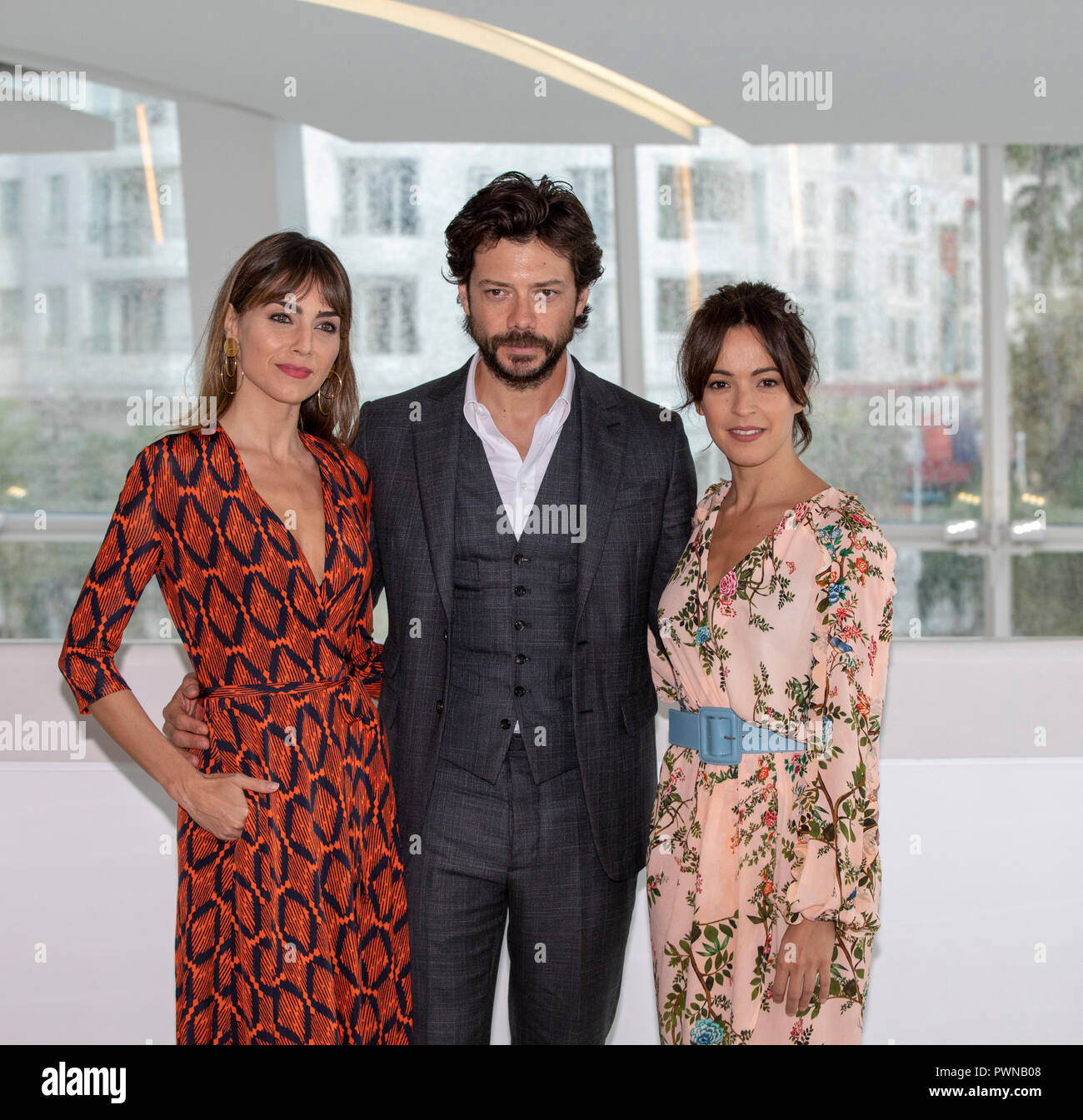 Irene Arcos attrice, Alvaro Morte attore e Veronica Sanchez presso la foto chiamata per il molo (MOVISTAR+/ BETA FILM) durante MIPCOM 2018 Foto Stock