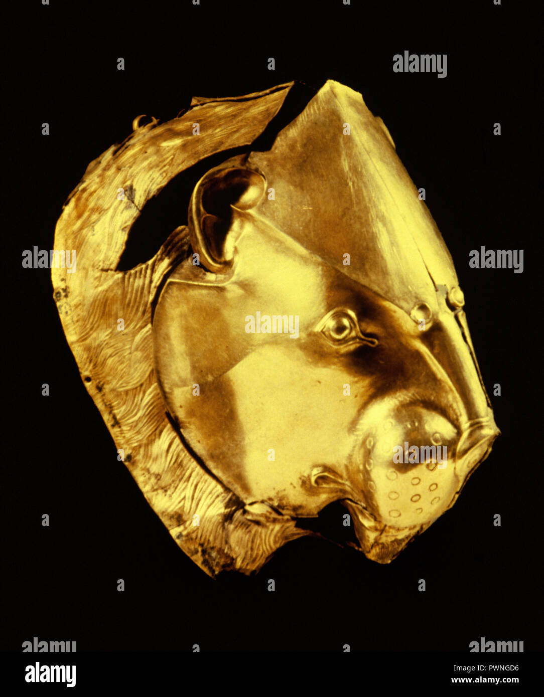 Oro rhyton a forma di testa di leone. Tomba del circolo A. Grave IV. Xvi secolo A.C. Da Micene, Grecia. Museo Archeologico Nazionale. Atene, Grecia. Foto Stock