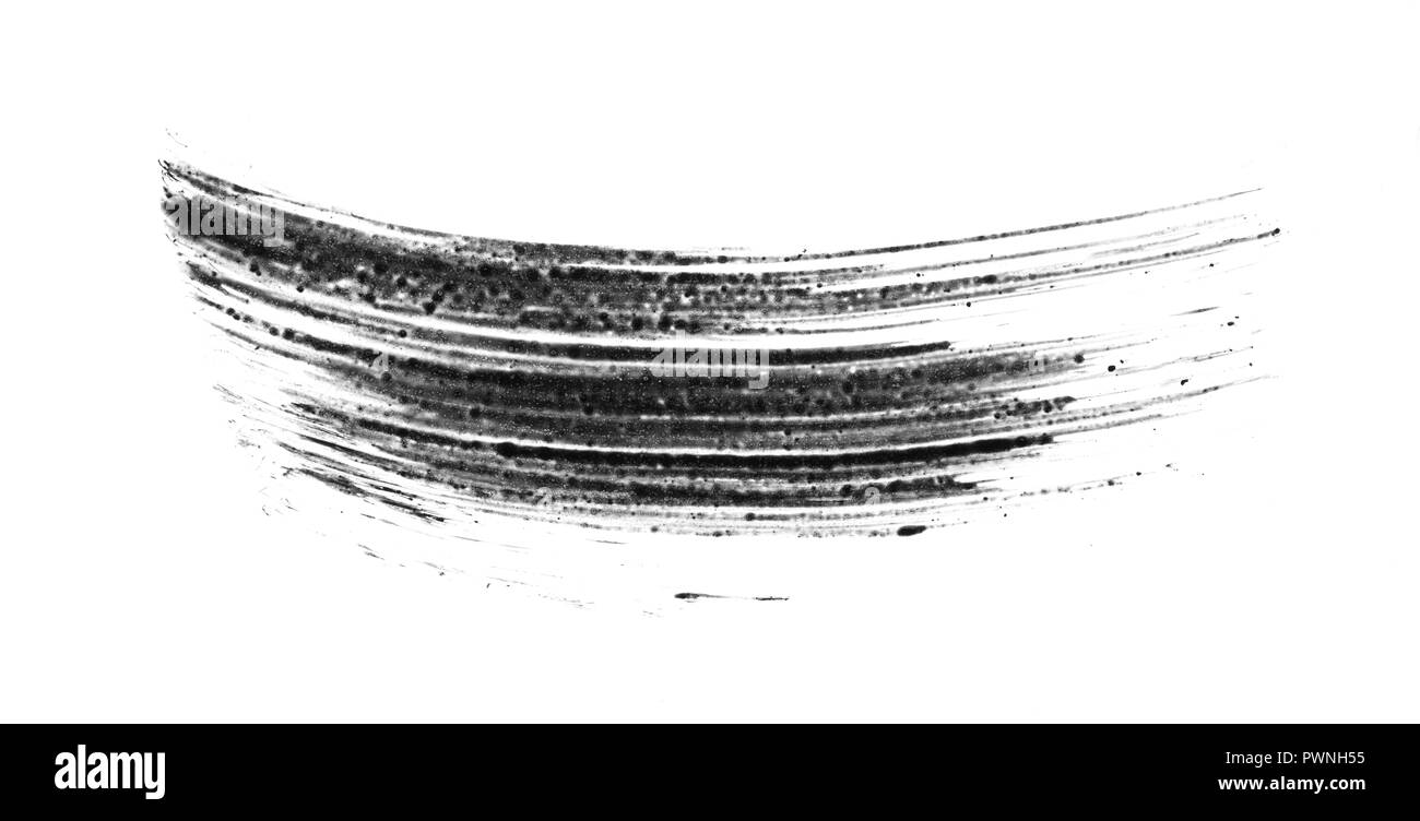 Texture di mascara nero per ciglia isolati su sfondo bianco. Cospargere di mascara nero per ciglia su sfondo bianco. Foto Stock