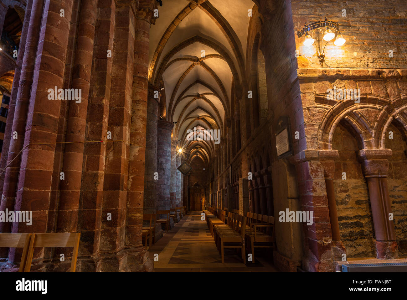 L'interno del normanno St Magnus Cathedral, Kirkwall, Orkney Islands, Scotland, Regno Unito Foto Stock
