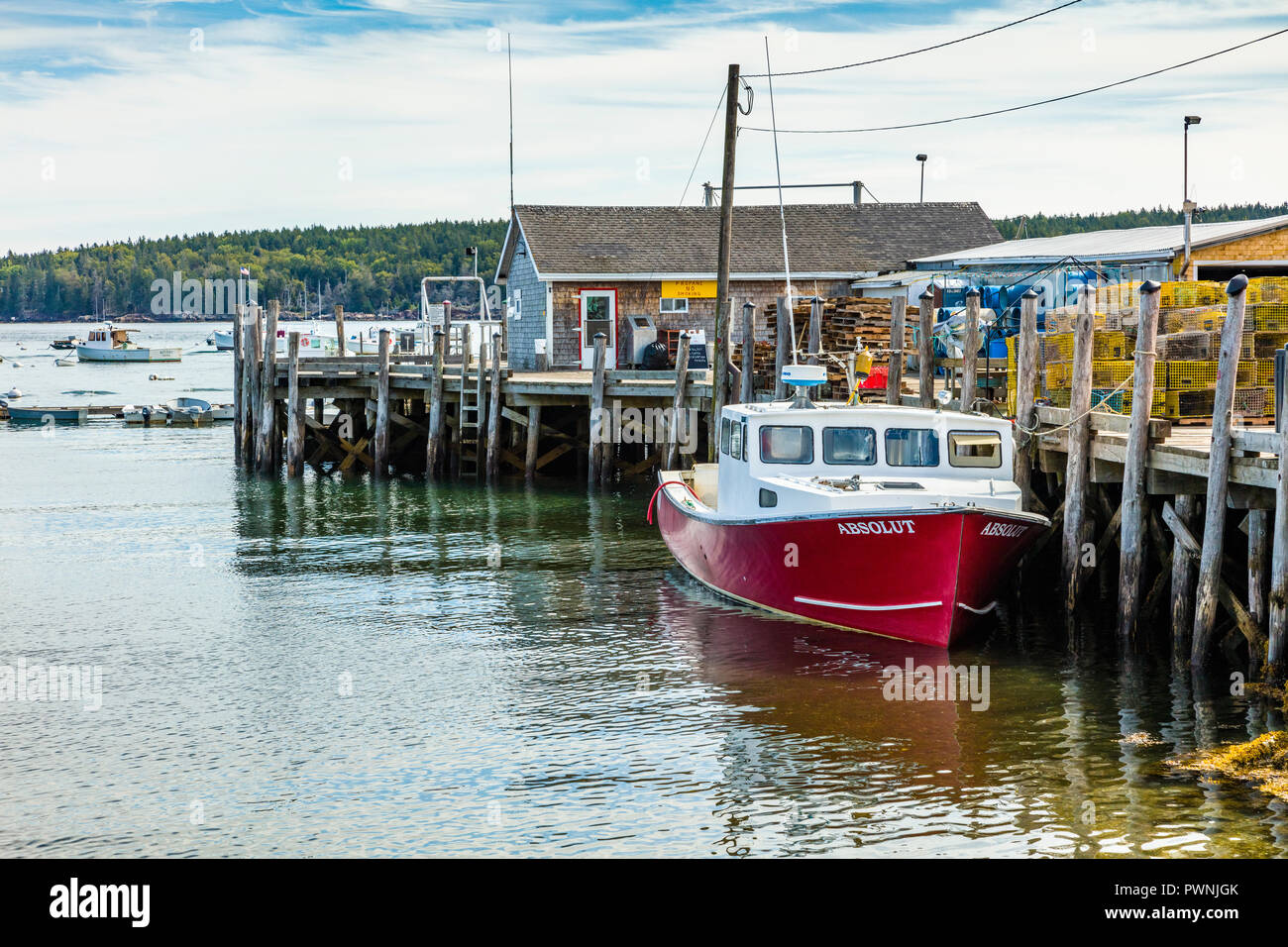 Barche e pier in testa i gufi Porto sulla costa dell'Oceano Atlantico del Maine Foto Stock