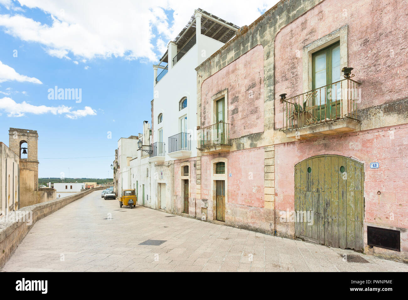 Specchia, Puglia, Italia - vivere tradizionale in vecchie case di Specchia Foto Stock