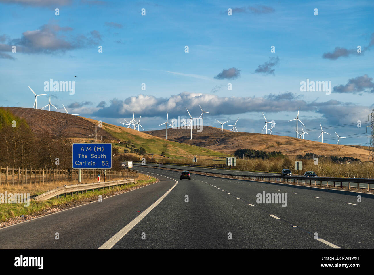 Wind Farm su una collina strada M6, Cumbria, England, Regno Unito Foto Stock