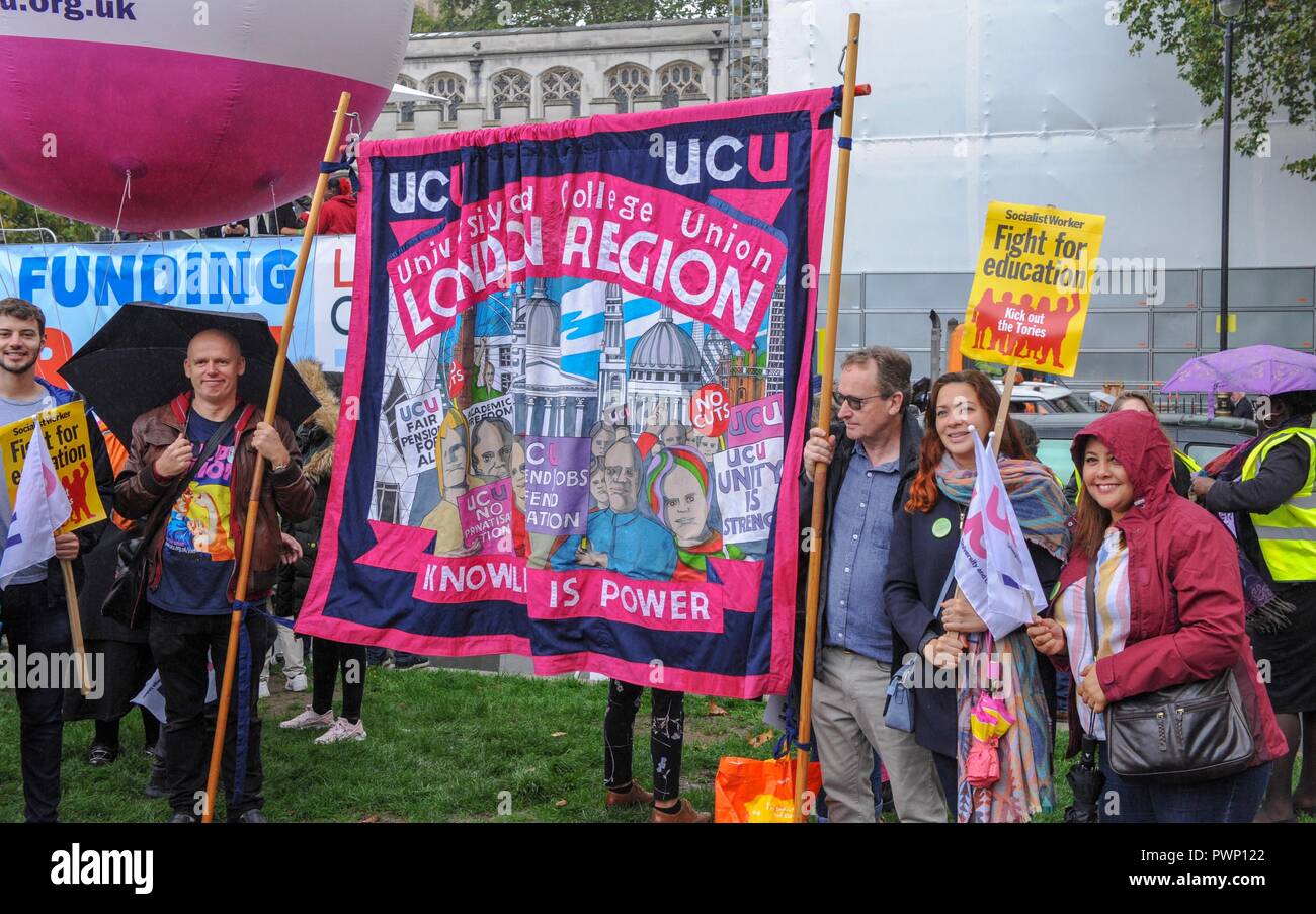 Londra, Inghilterra, 17 ottobre, 2018. Amare i nostri collegi campagna marzo,rally e lobby per il finanziamento di Fe in piazza del Parlamento, Londra. Il rally è stato un appello al governo a sostegno di investimenti supplementari in collegi a seguito dei tagli ai finanziamenti che hanno avuto luogo dal 2009. Il rally è stato frequentato e supportato da un certo numero di scuole e studenti. Credit:Richard Hancox/Alamy Live News. Foto Stock