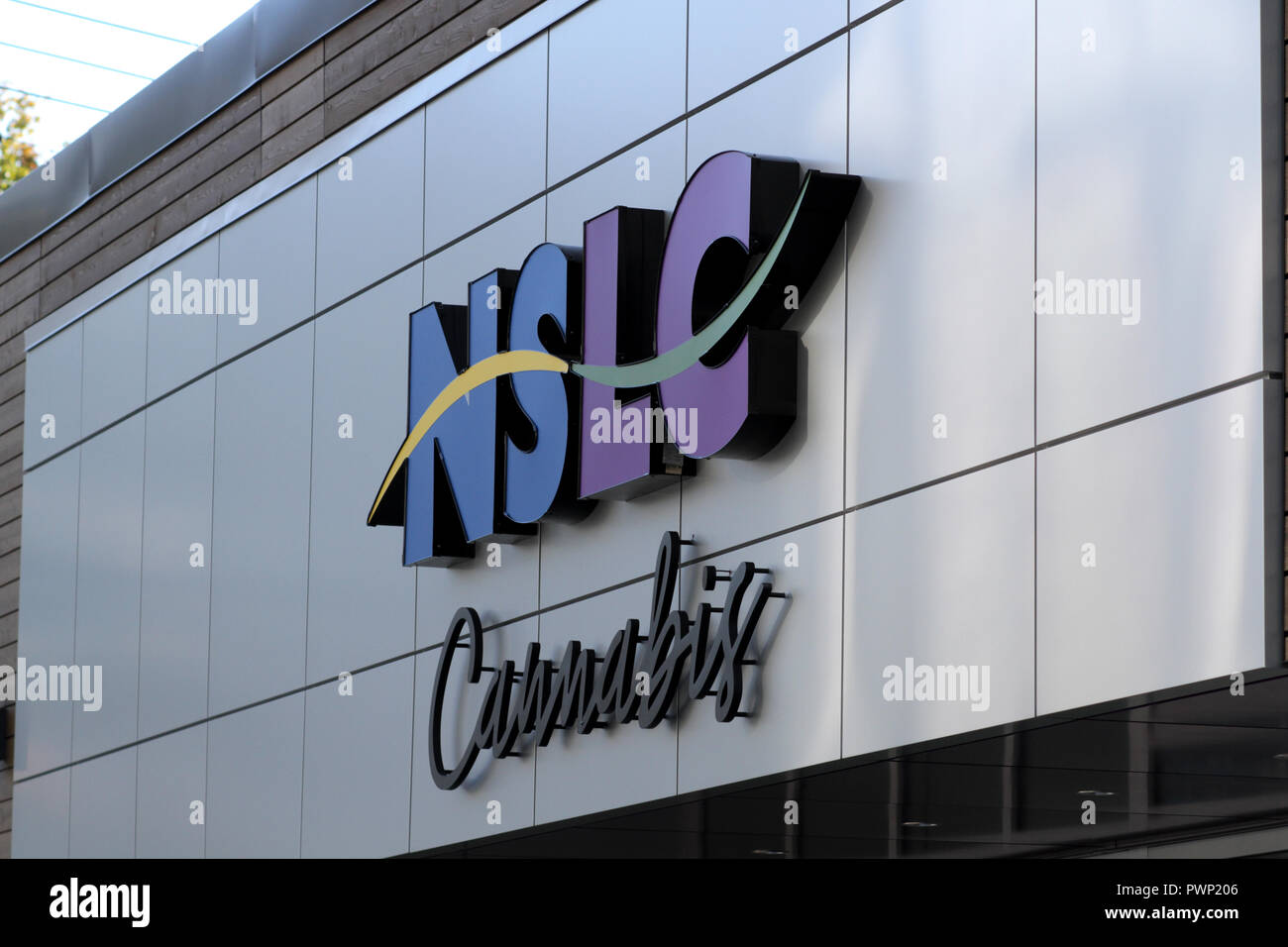 Halifax, Nova Scotia. Xvii oct, 2018. La Cannabis NSLC Store su Clyde Street a Halifax, N.S., Ottobre 17, 2018. La stampa canadese immagini/Lee Brown Credit: Lee Brown/Alamy Live News Foto Stock