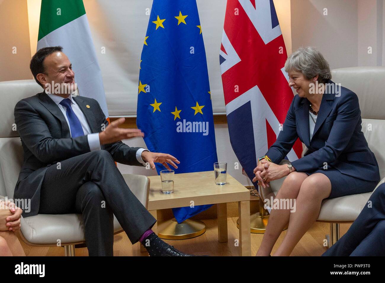 Bruxelles, Belgio. Xvii oct, 2018. Foto della riunione bilaterale tra il Taoiseach, Leo Varadkar TD e Gran Bretagna il Primo ministro, Theresa Maggio MP a Bruxelles, mercoledì 17 ottobre, 2019. Le aspettative di una rivoluzione sono basse, con i colloqui in stallo oltre frontiera irlandese problema.i leader dell' Unione europea affermano che è fino al primo ministro britannico a venire con idee fresche per risolverlo. Onorevole Maggio è bloccata per il piano ha già stabiliti - ma vi è la speculazione post-Brexit periodo di transizione potrebbe essere estesa. Credito: Irish occhio/Alamy Live News Foto Stock